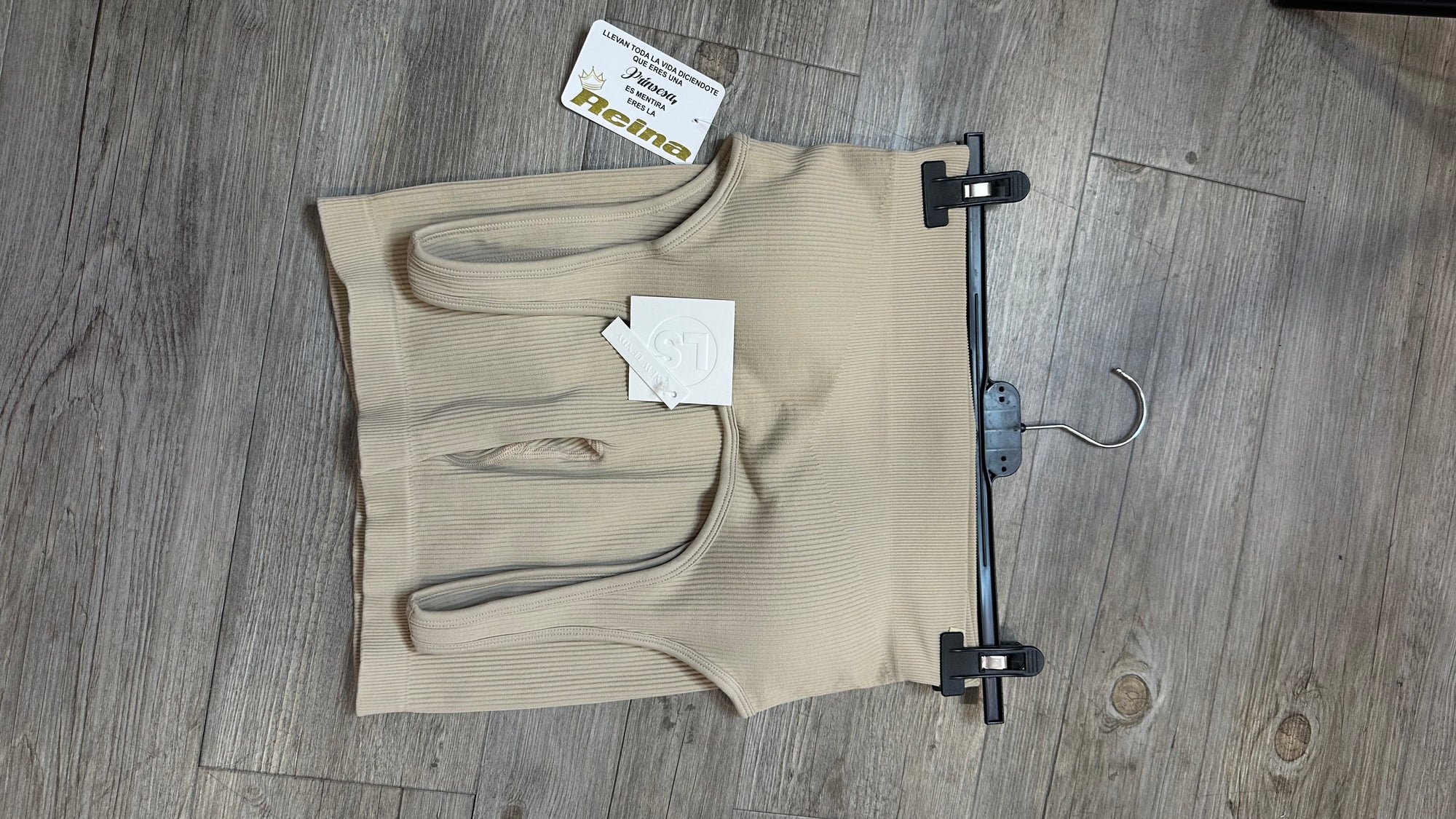 Conjunto deportivo canalé reductor con rizo en glúteo