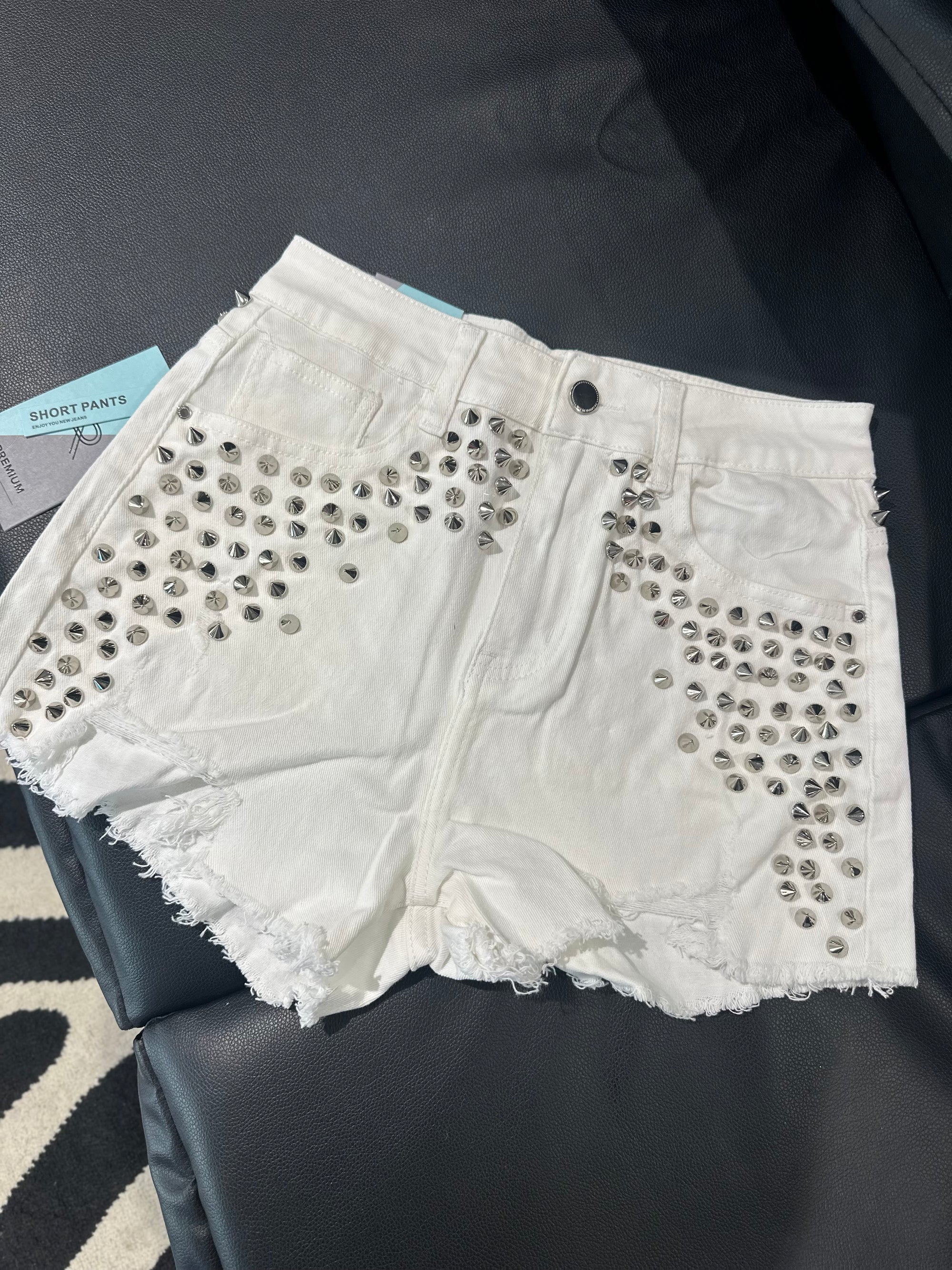 Short, elástico, vaquero tachuelas