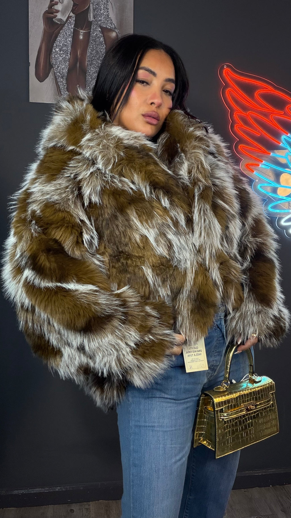 Abrigo “Loba Dorada”