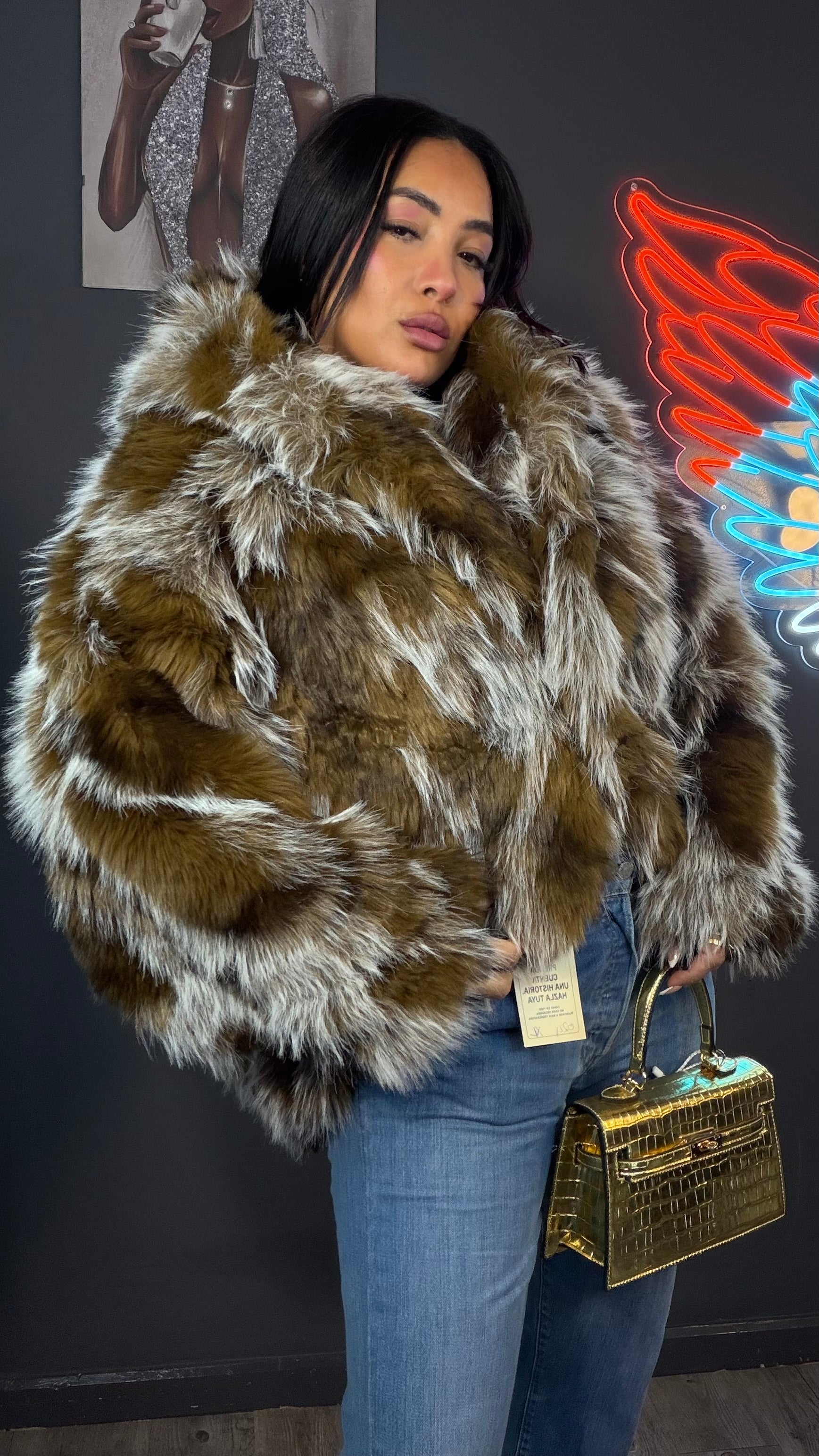 Abrigo “Loba Dorada”