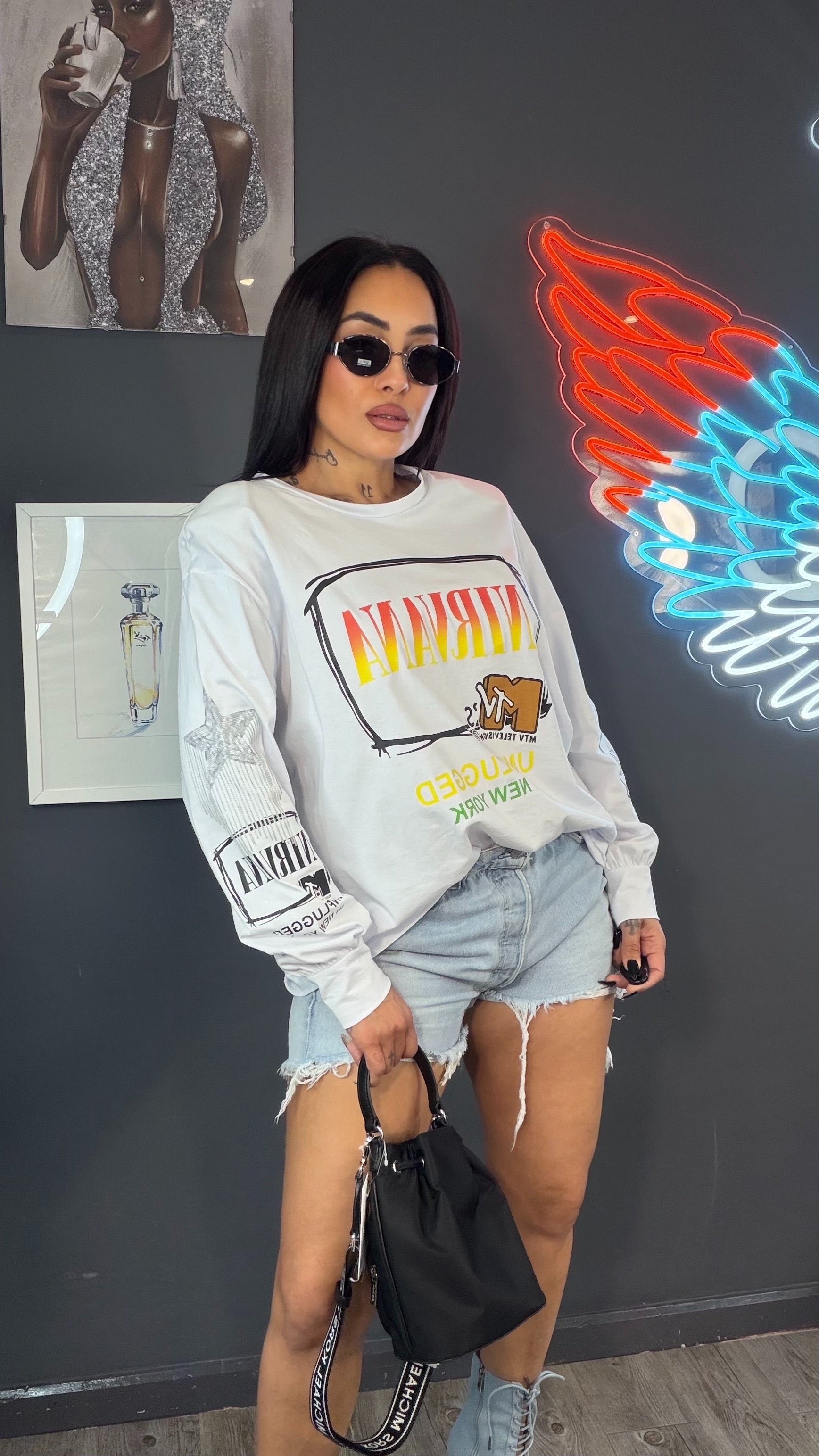 Camiseta NIRVANA OVER SIZE hombreras