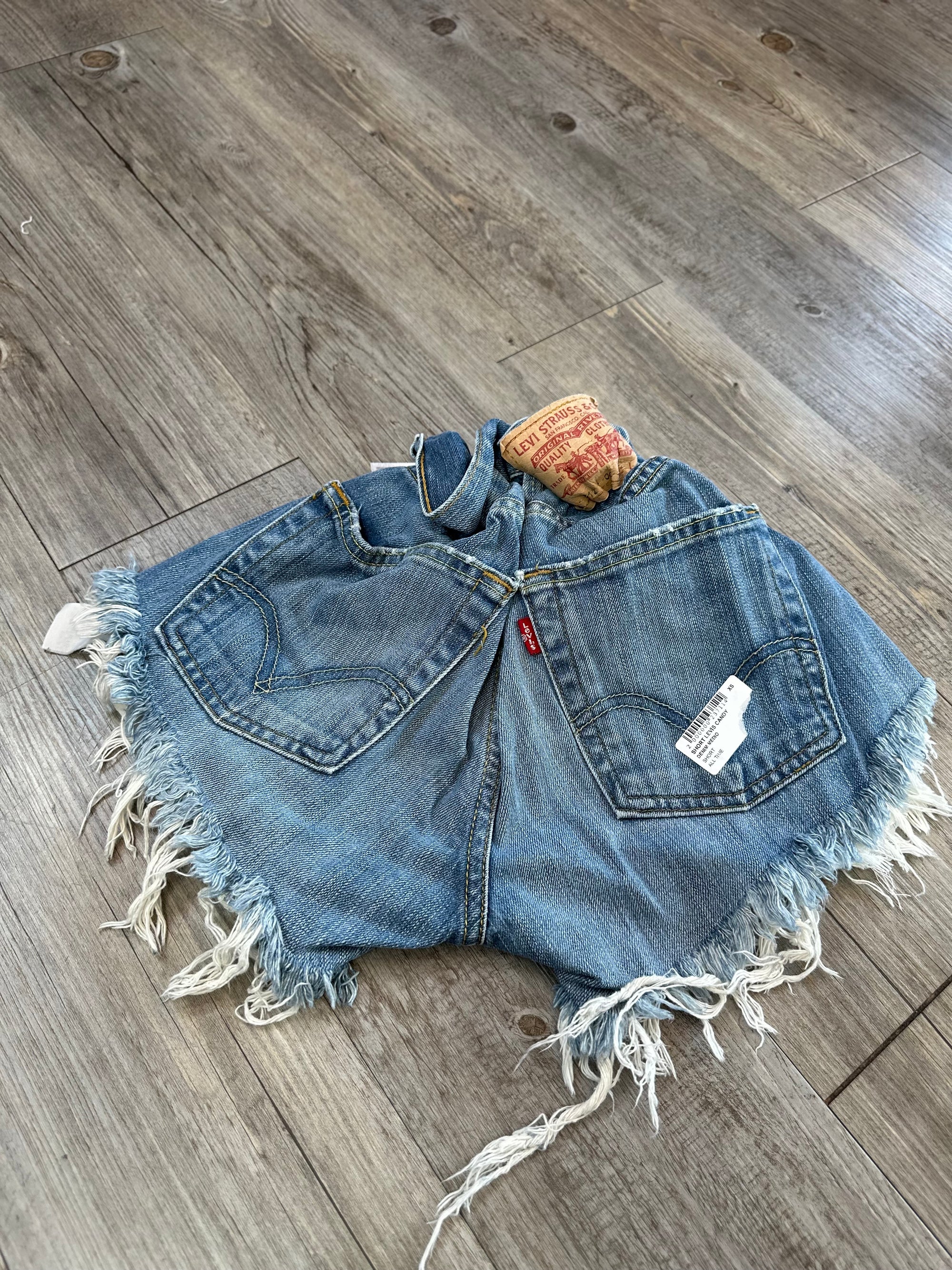 XS   022