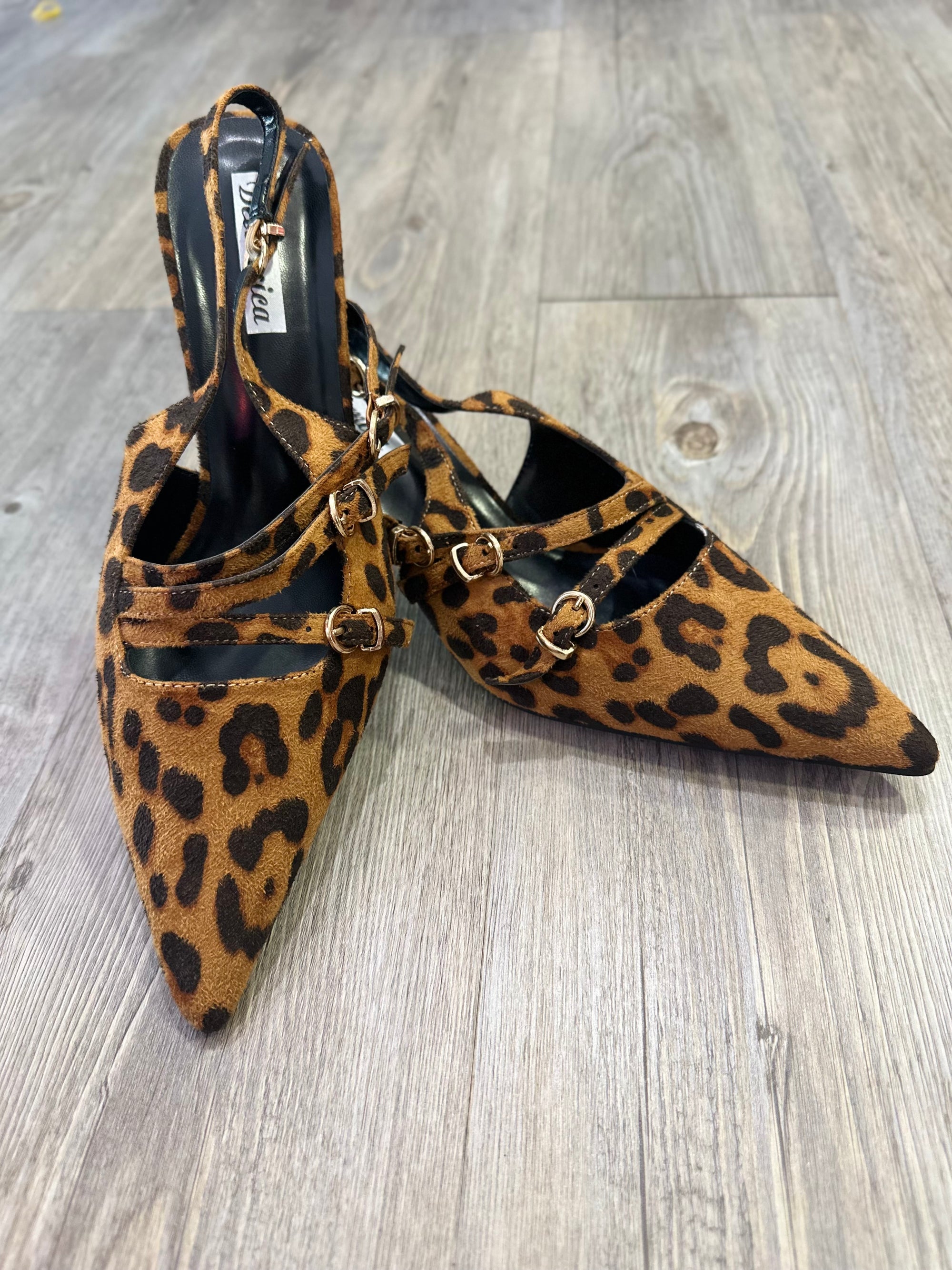 Calzado salón sofisticado leopardo