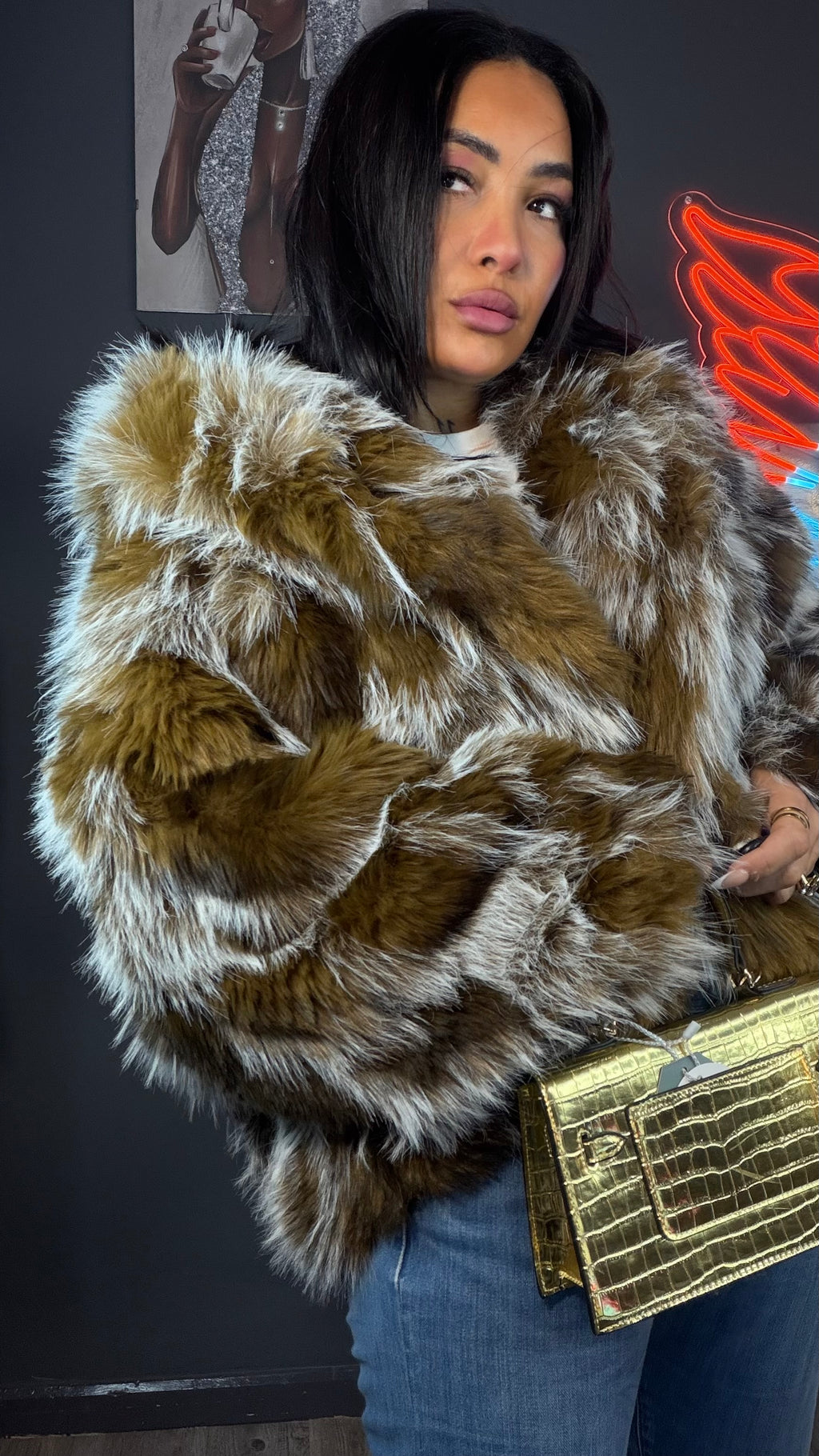 Abrigo “Loba Dorada”