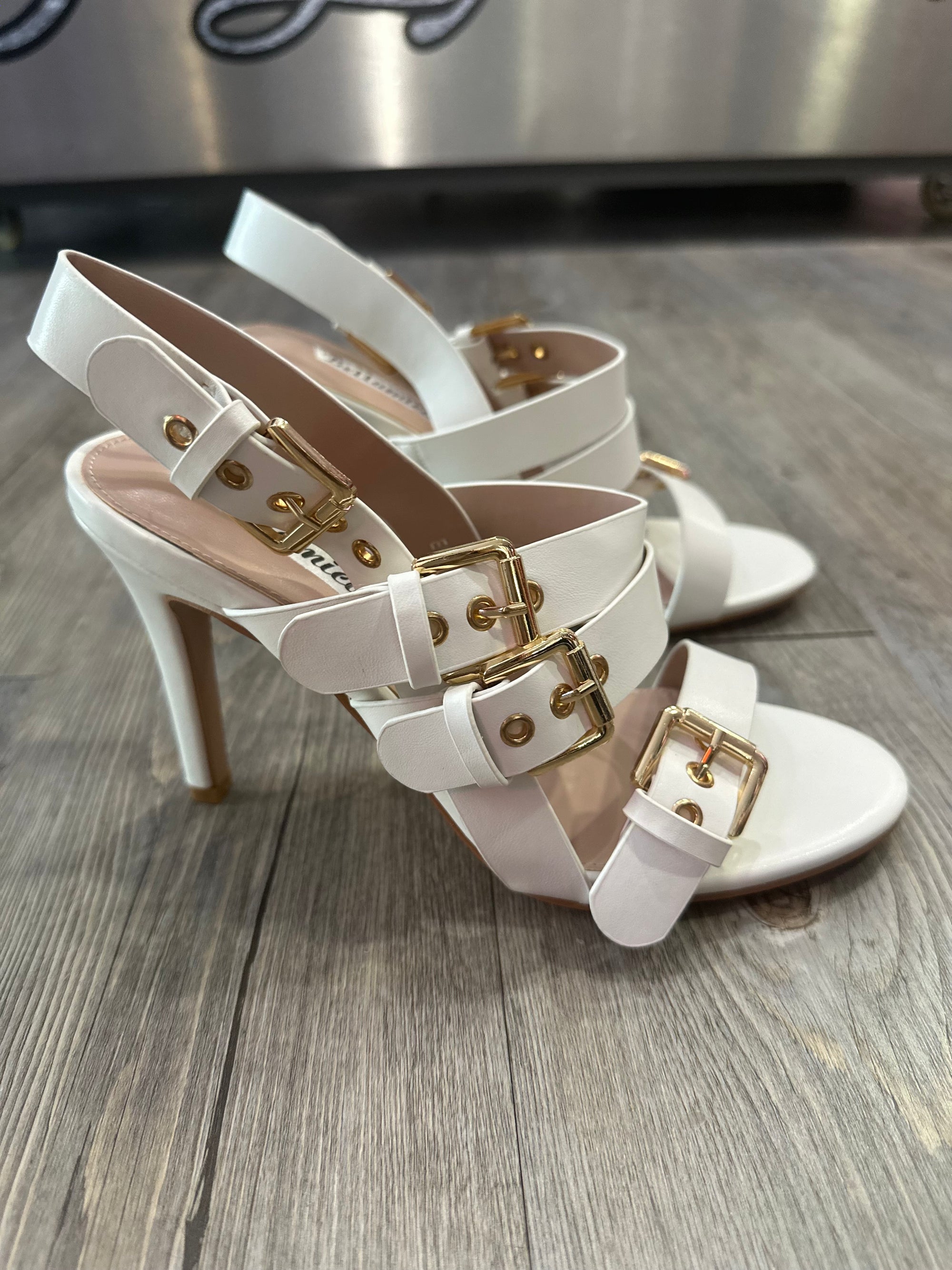 Sandalias hebillas doradas Maxi