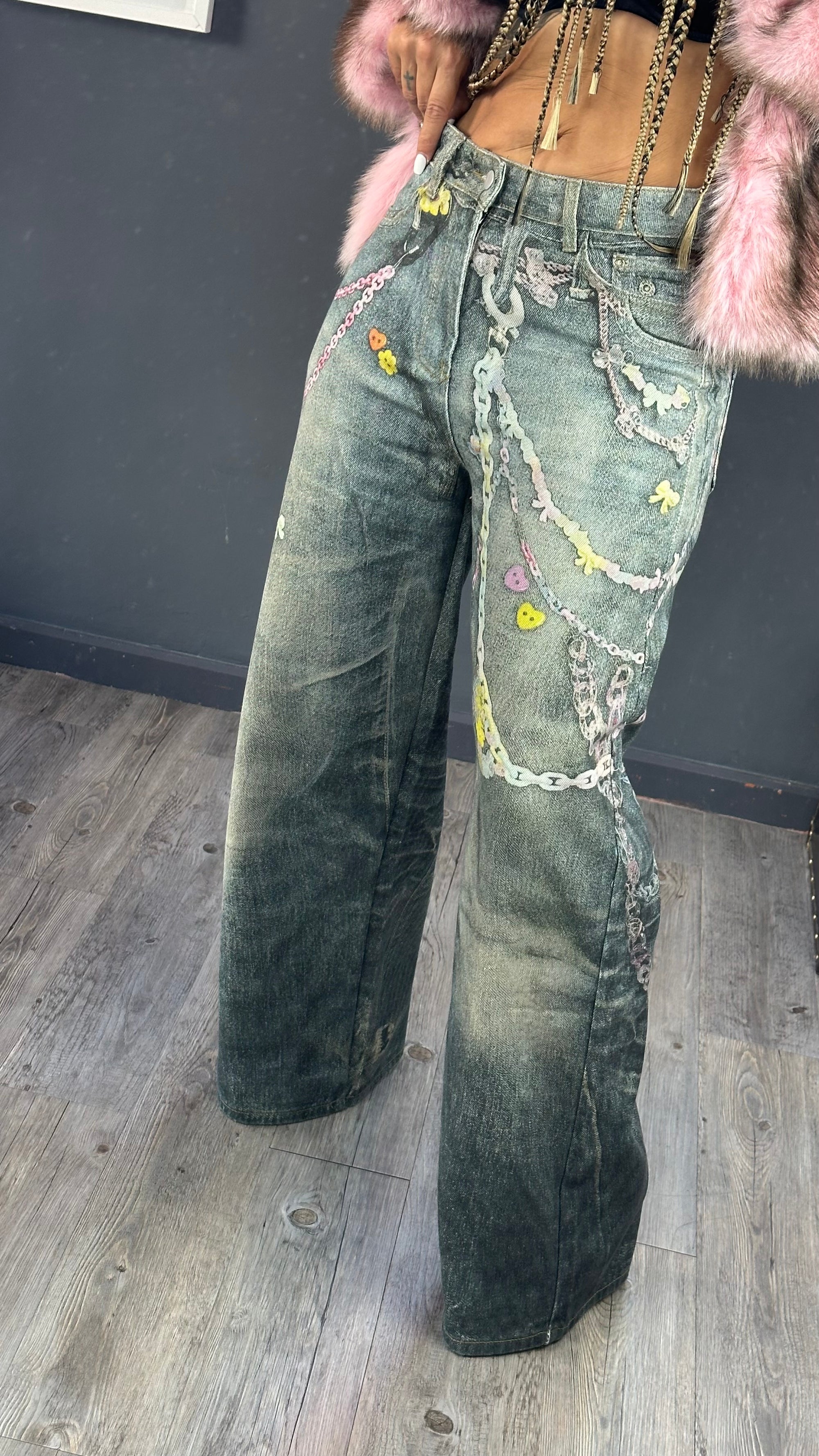 Jeans efecto desgastado tipo Y2K