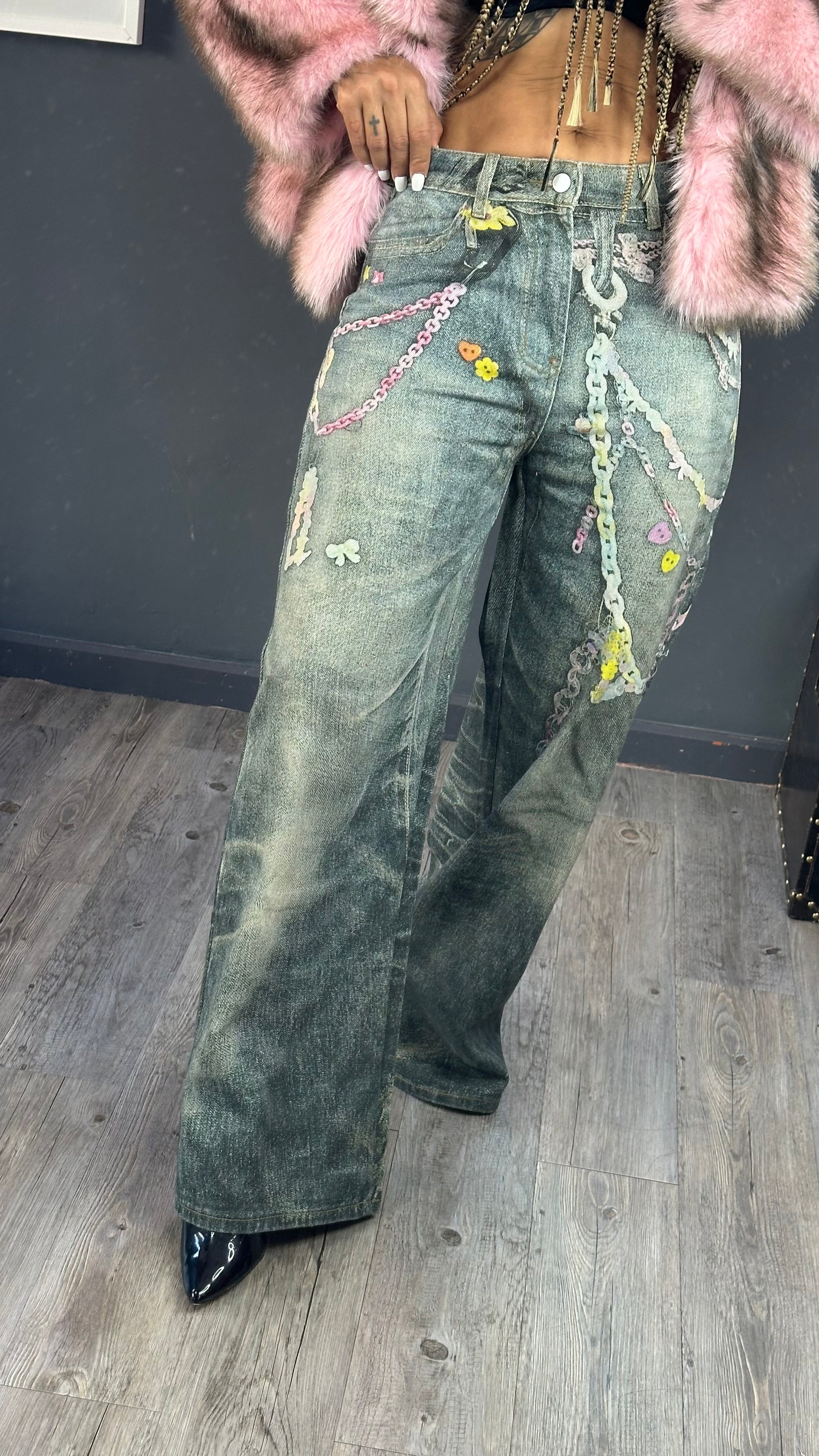 Jeans efecto desgastado tipo Y2K