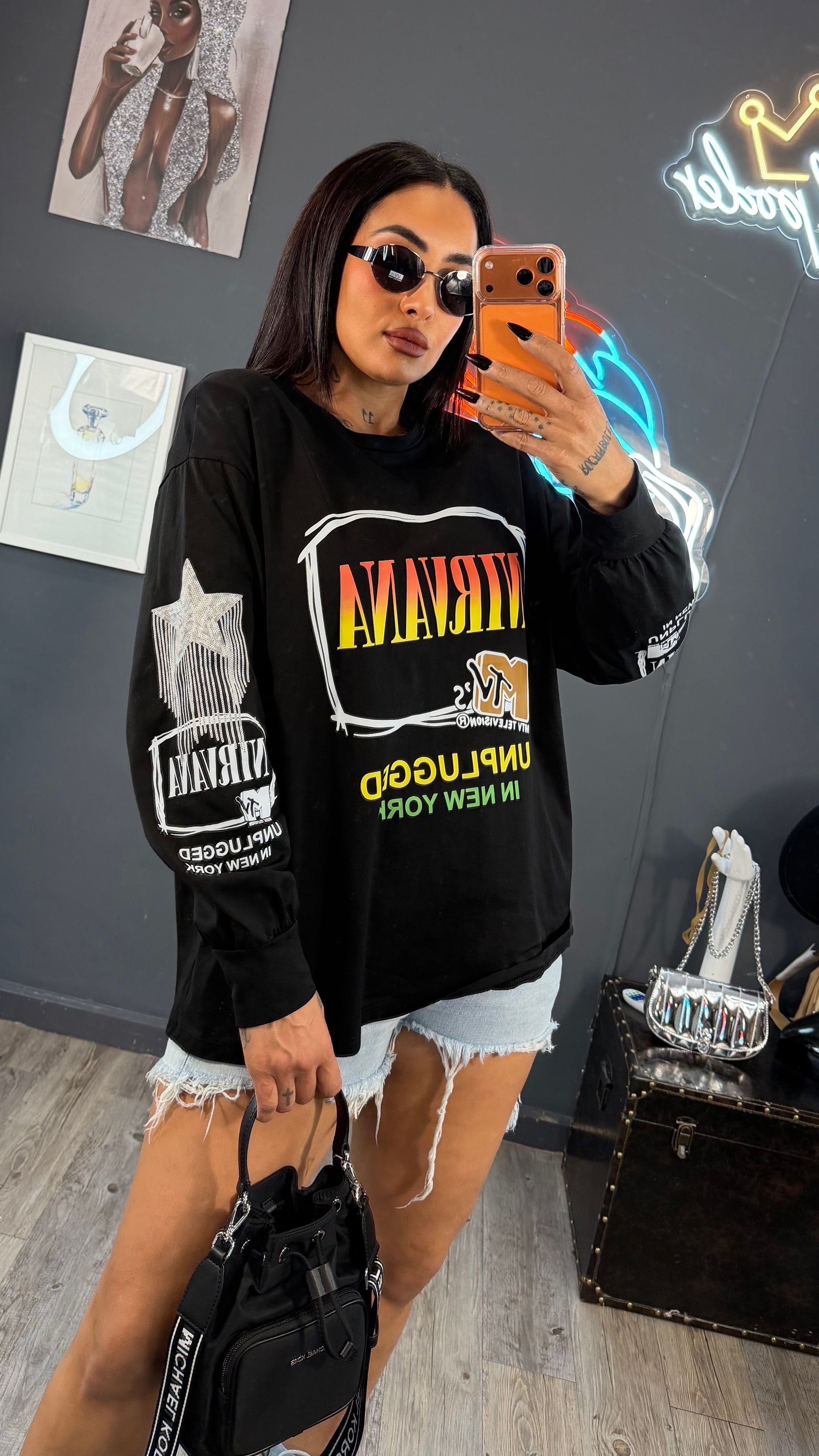 Camiseta NIRVANA OVER SIZE hombreras