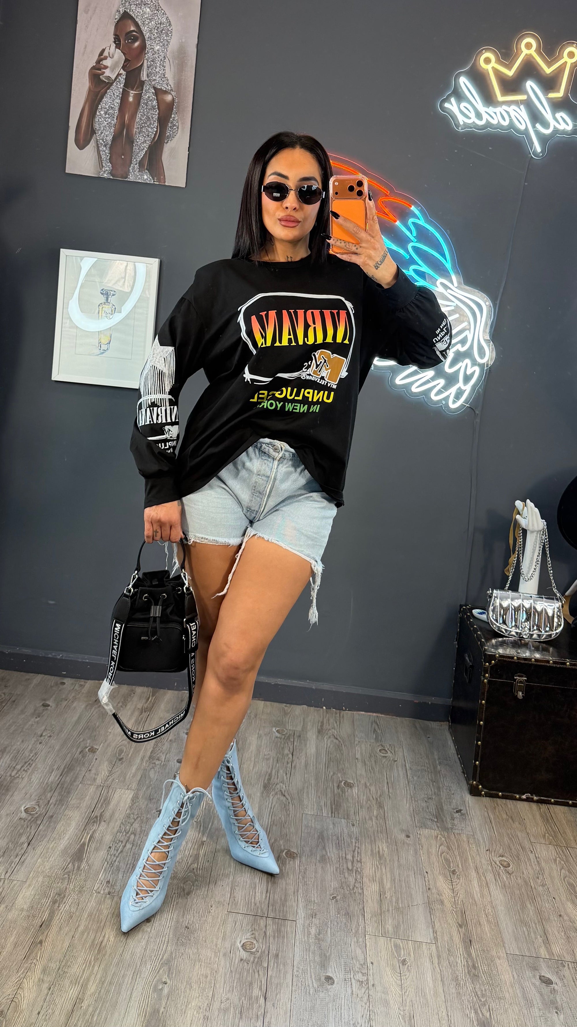 Camiseta NIRVANA OVER SIZE hombreras