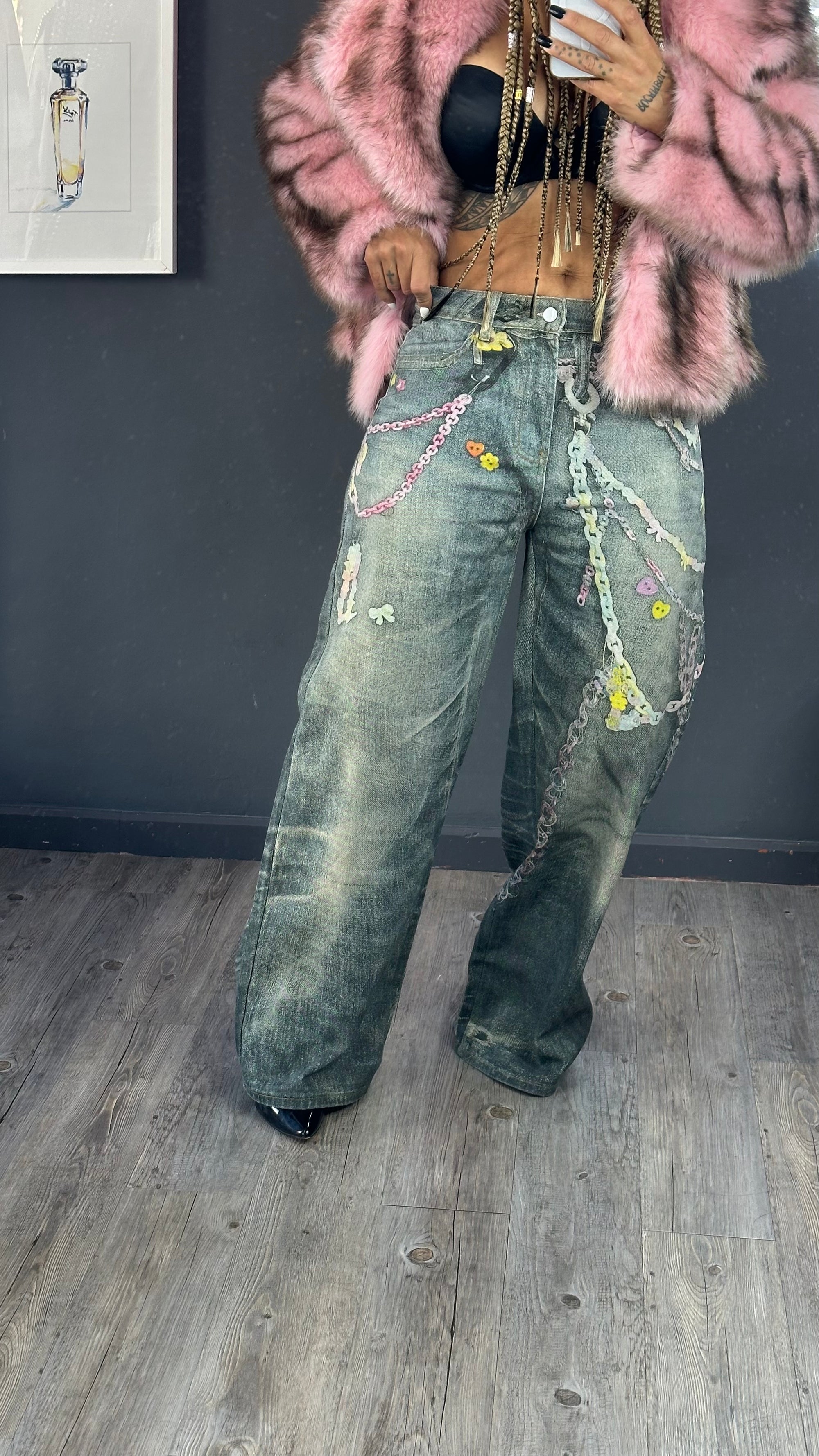 Jeans efecto desgastado tipo Y2K