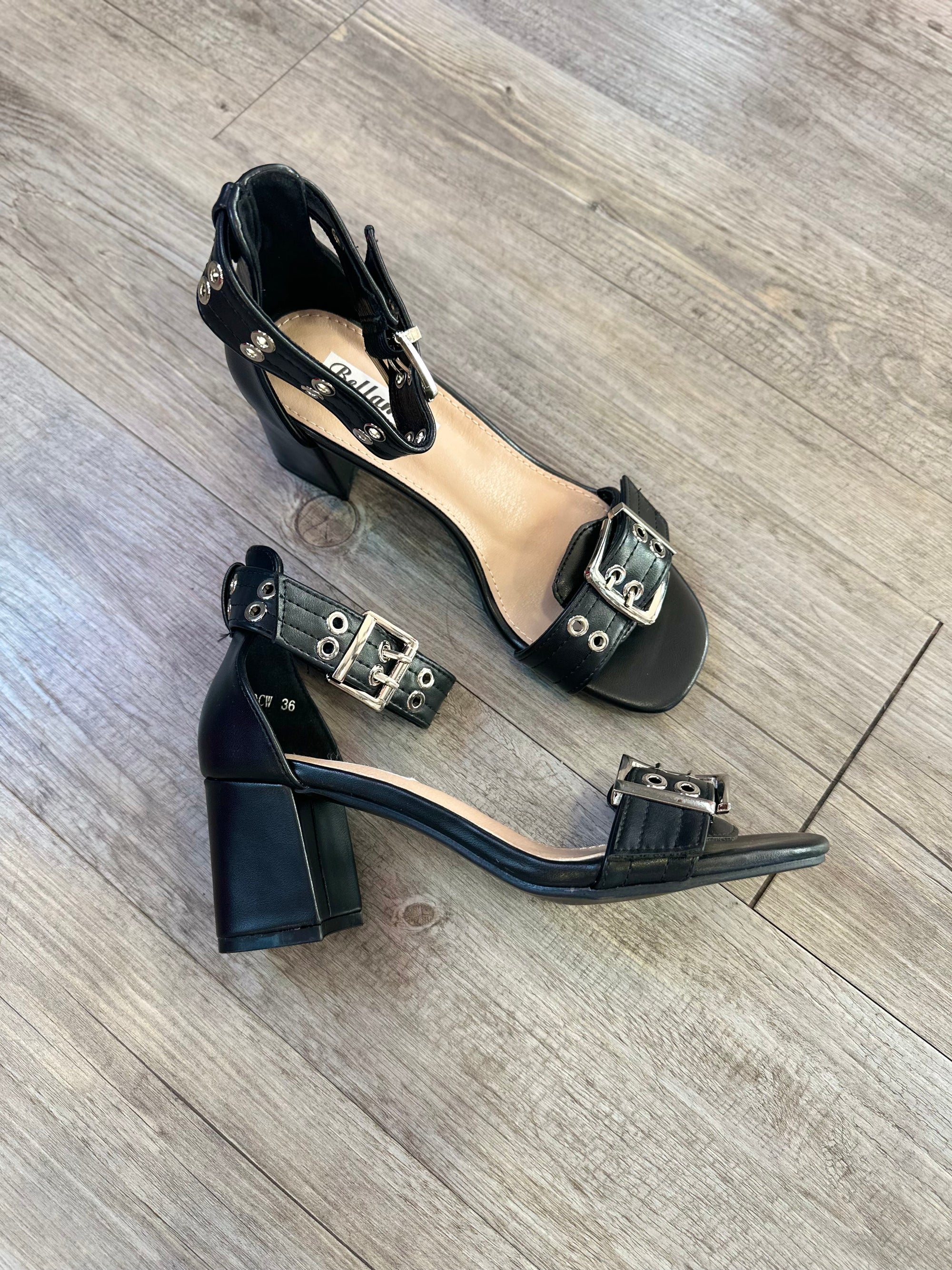 Sandalias chic moment