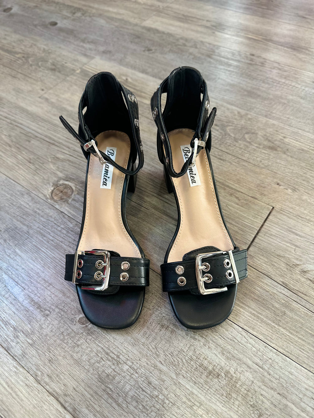 Sandalias chic moment