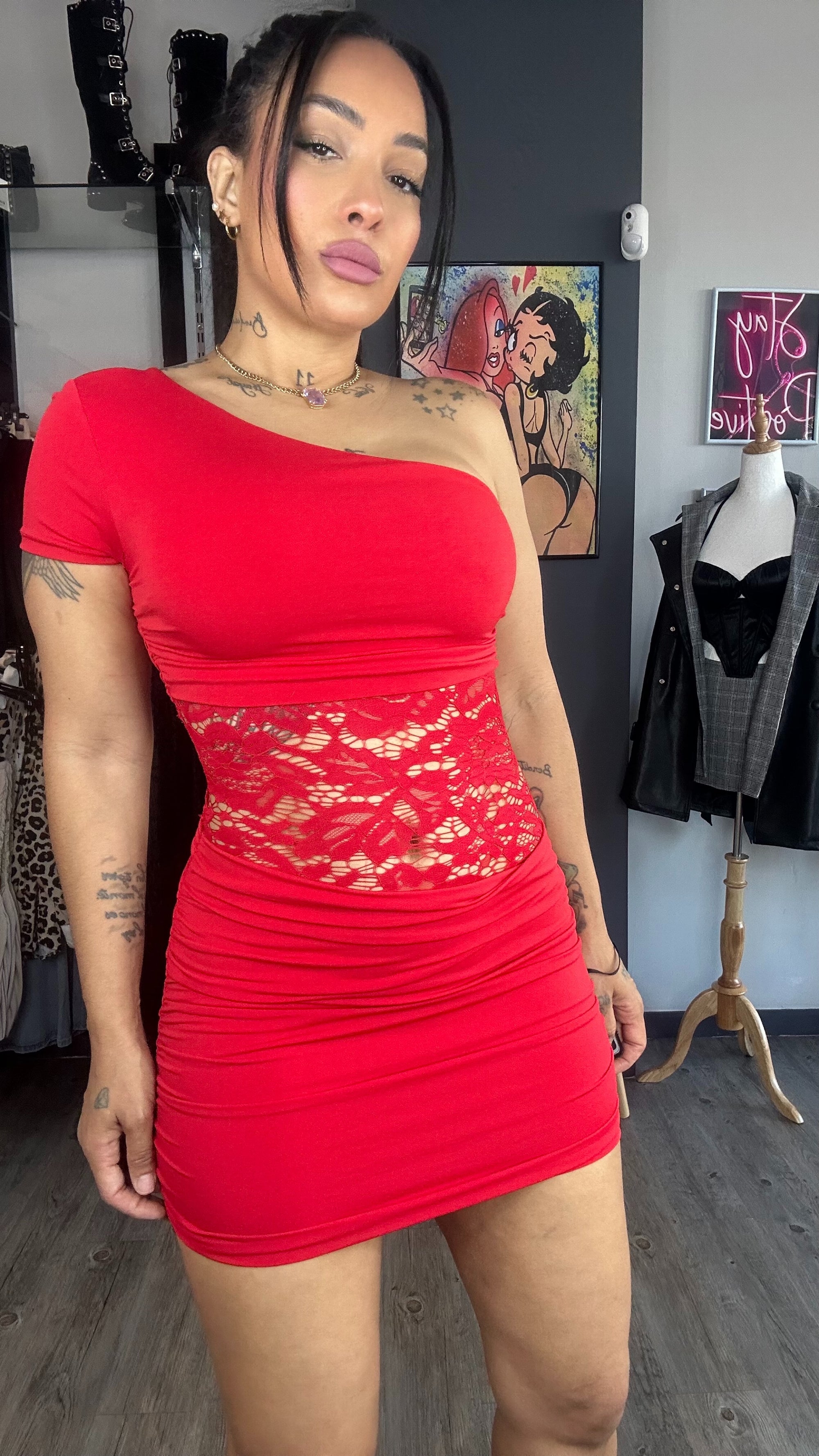 Vestido asimétrico encaje