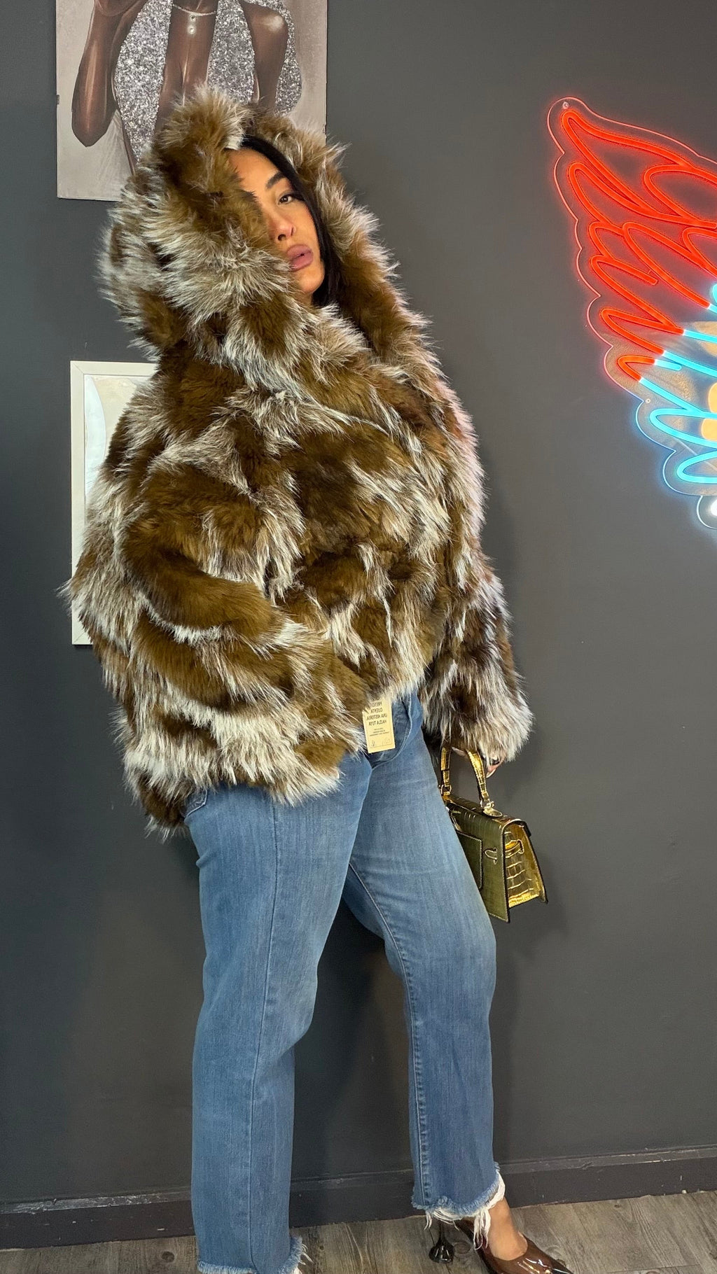 Abrigo “Loba Dorada”