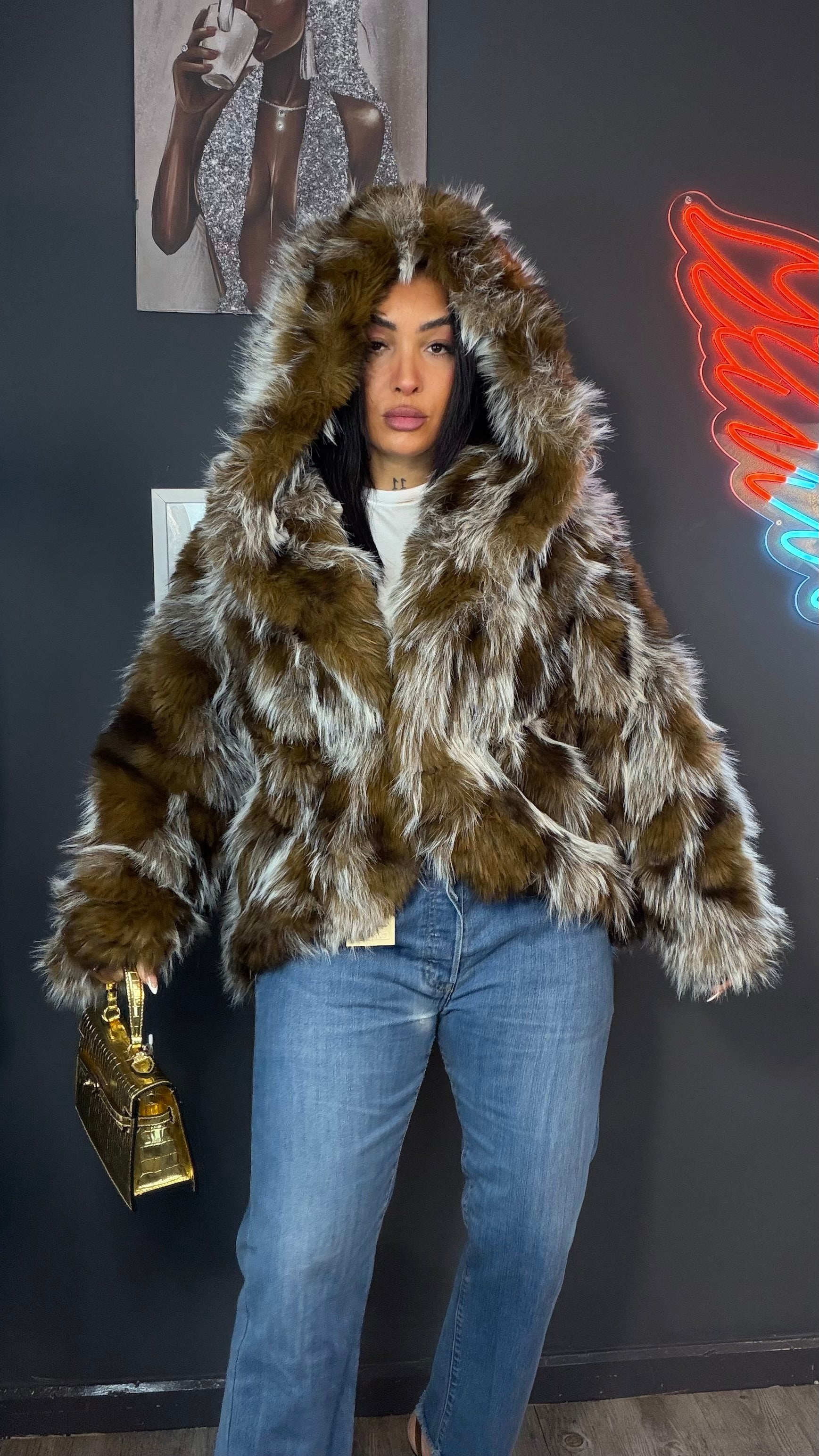 Abrigo “Loba Dorada”