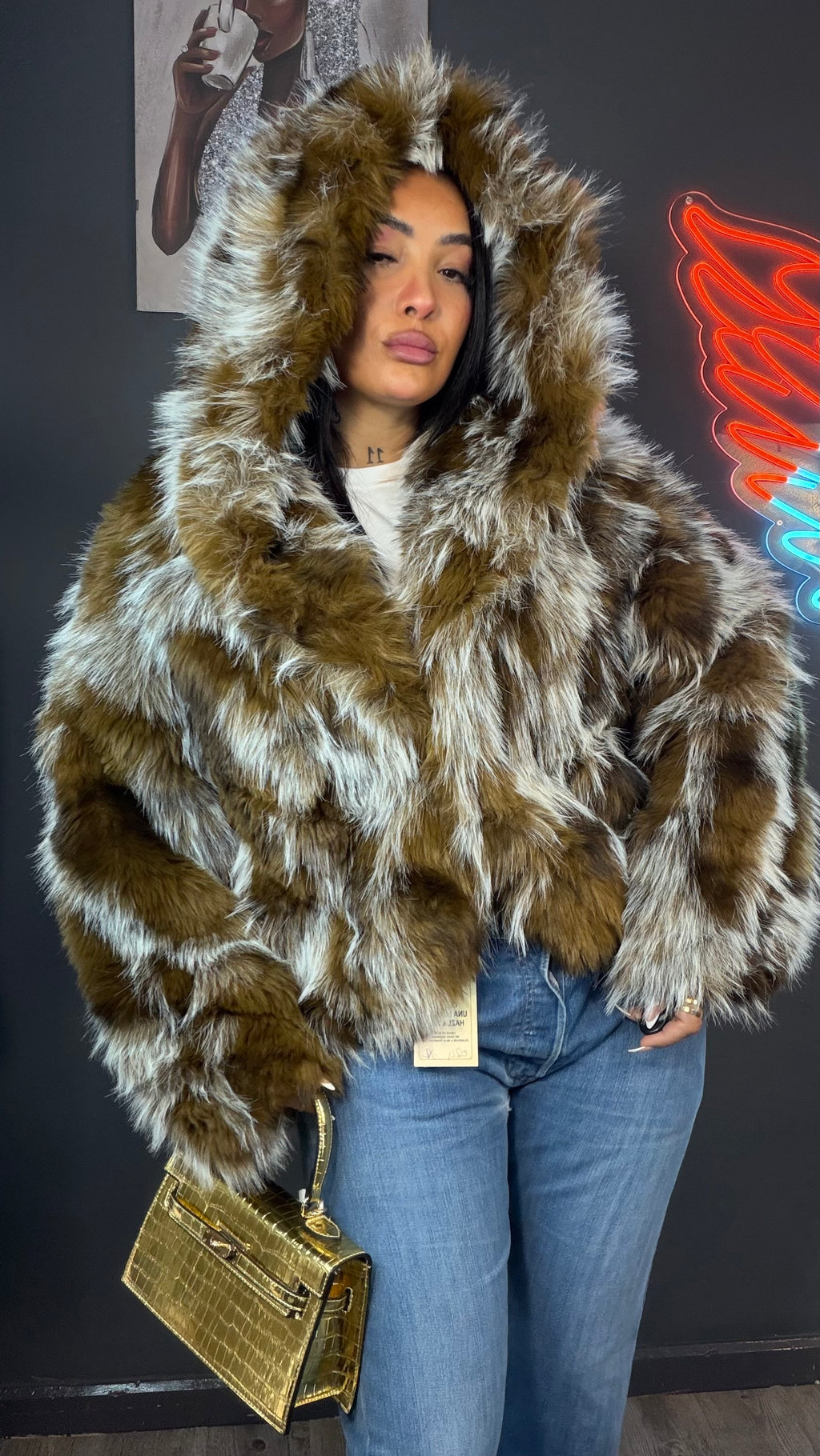 Abrigo “Loba Dorada”