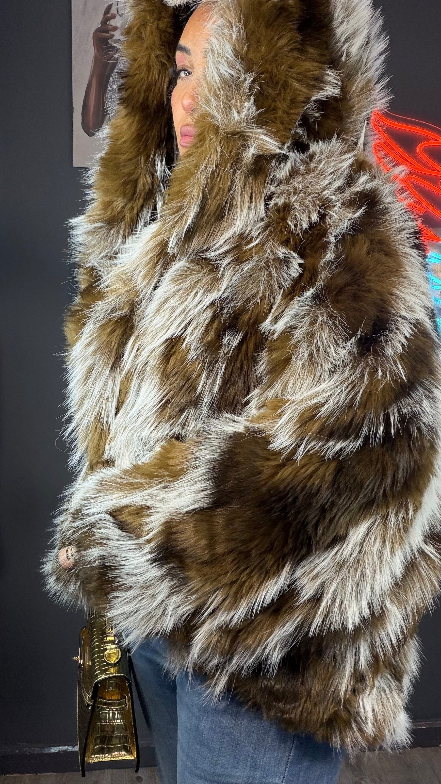 Abrigo “Loba Dorada”