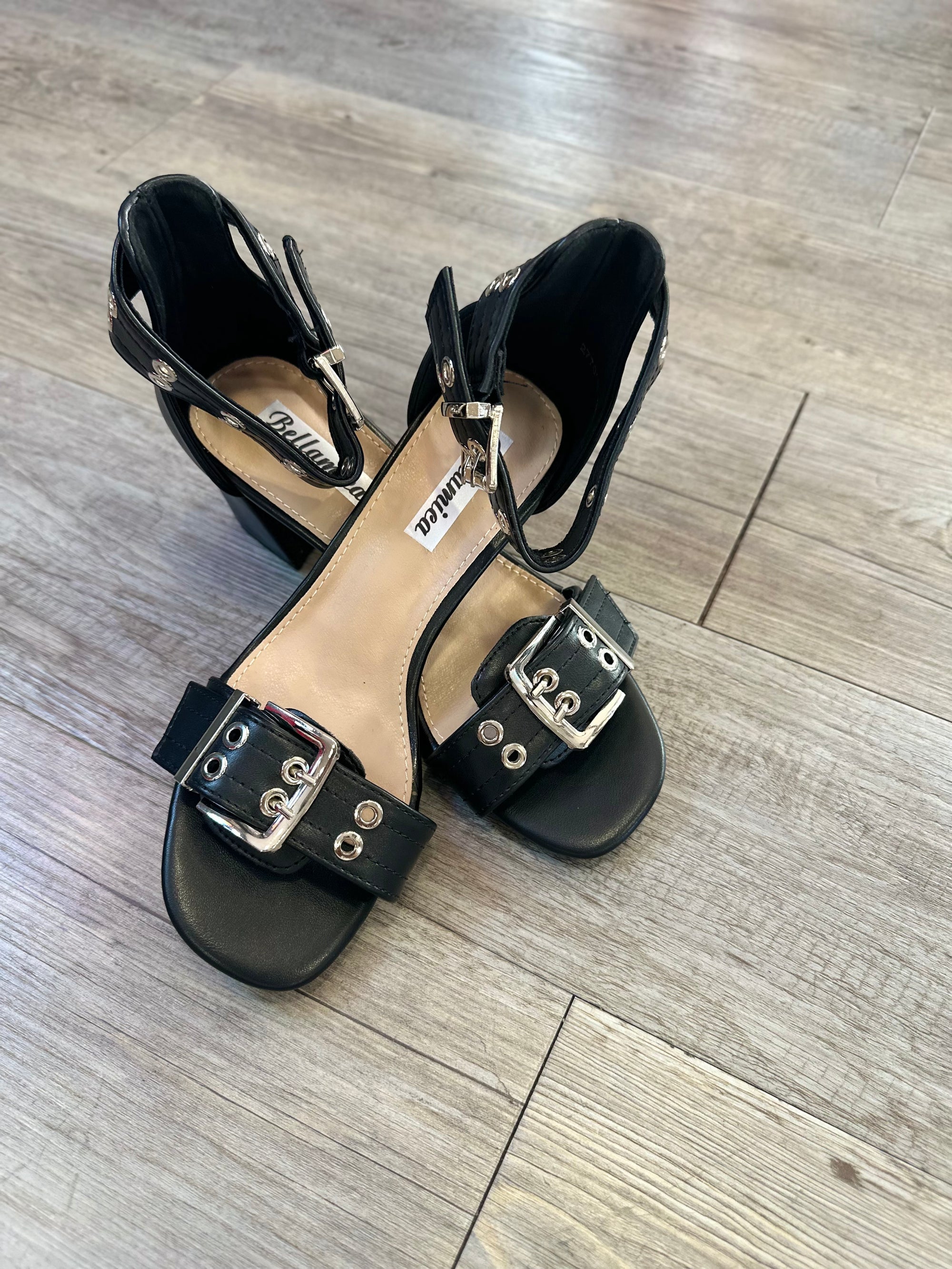 Sandalias chic moment