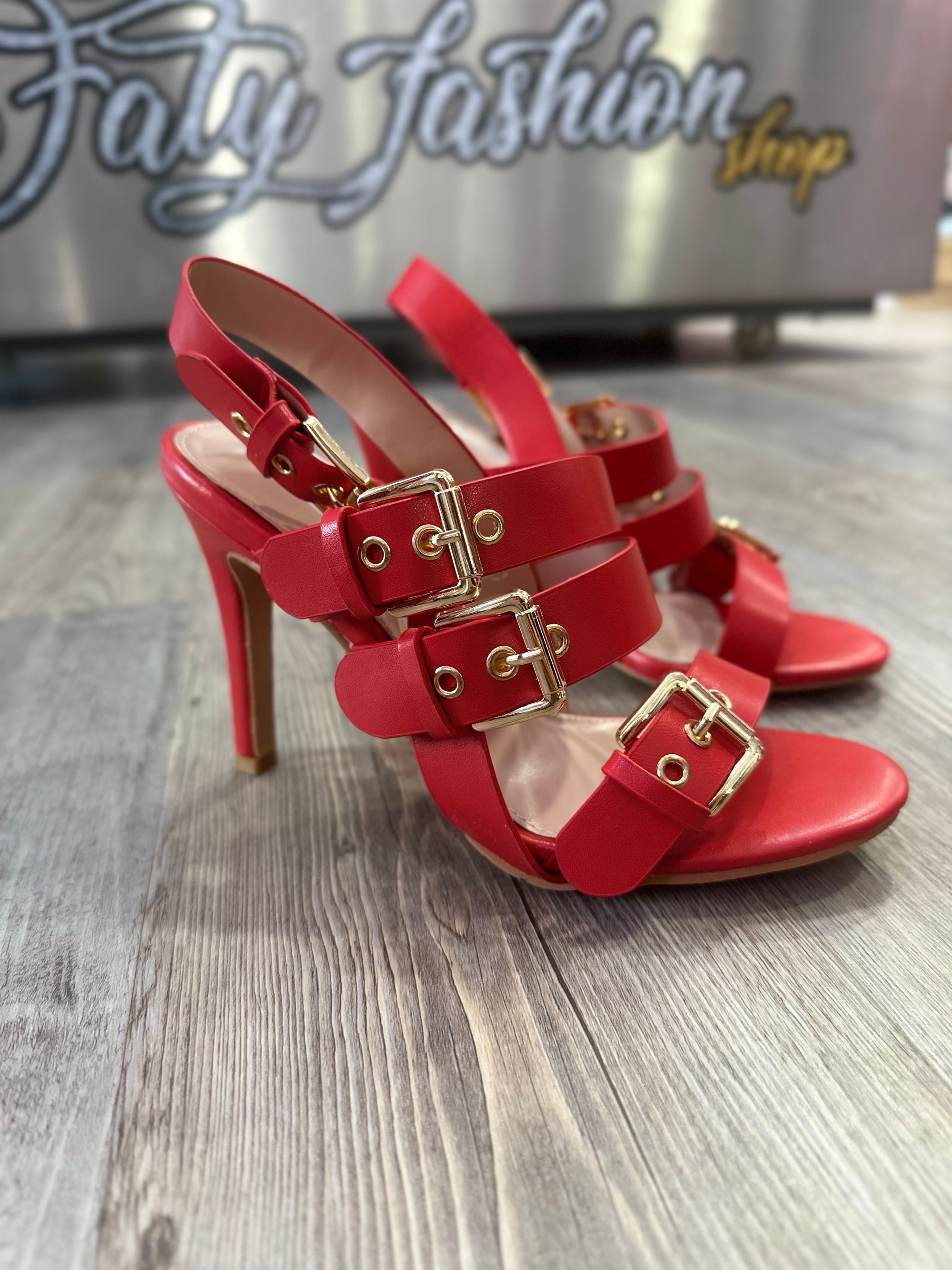 Sandalias hebillas doradas Maxi