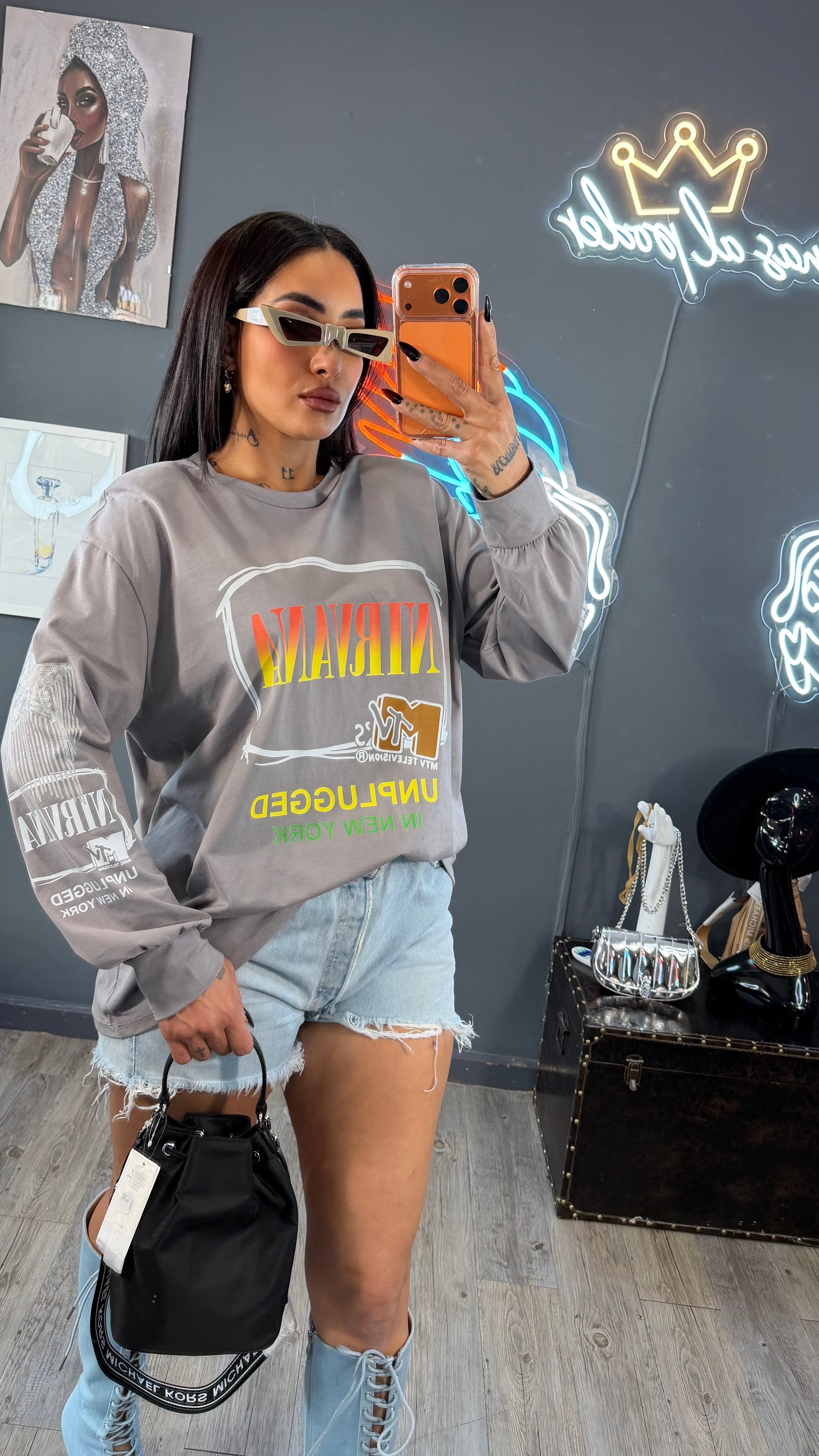 Camiseta NIRVANA OVER SIZE hombreras