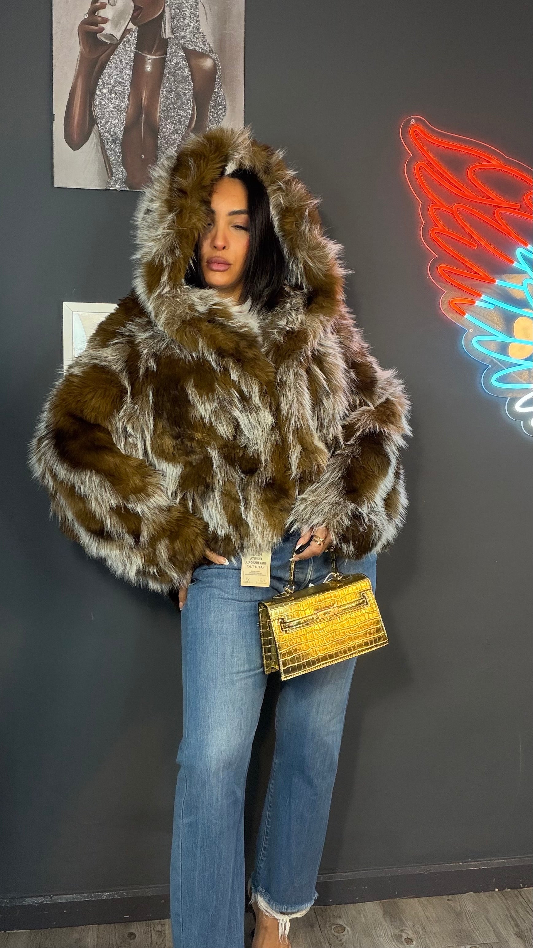 Abrigo “Loba Dorada”