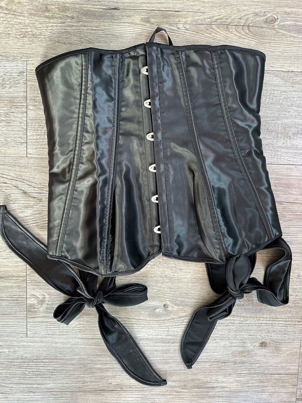 Corset clásico, lazos, calidad premium