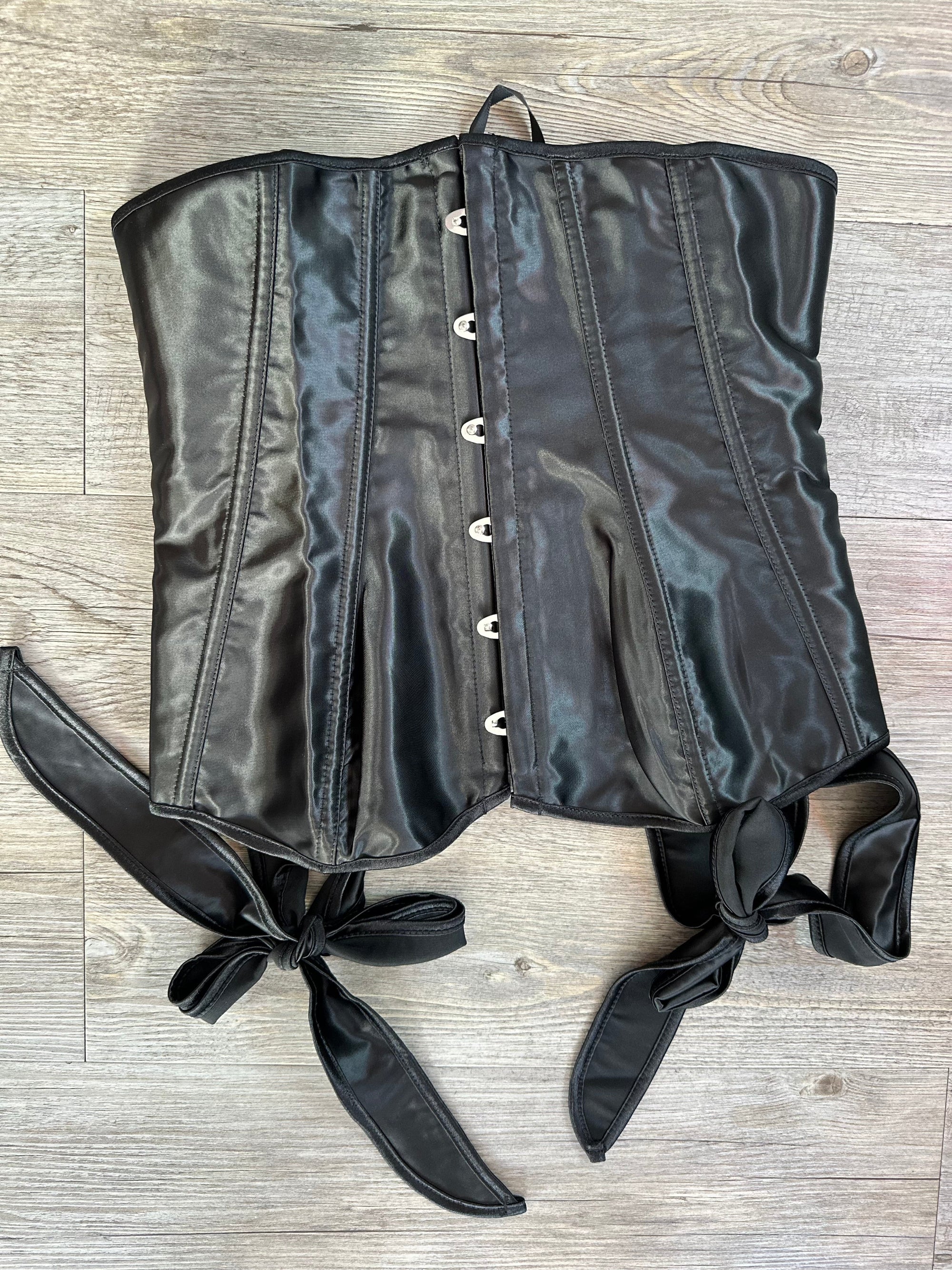 Corset clásico, lazos, calidad premium