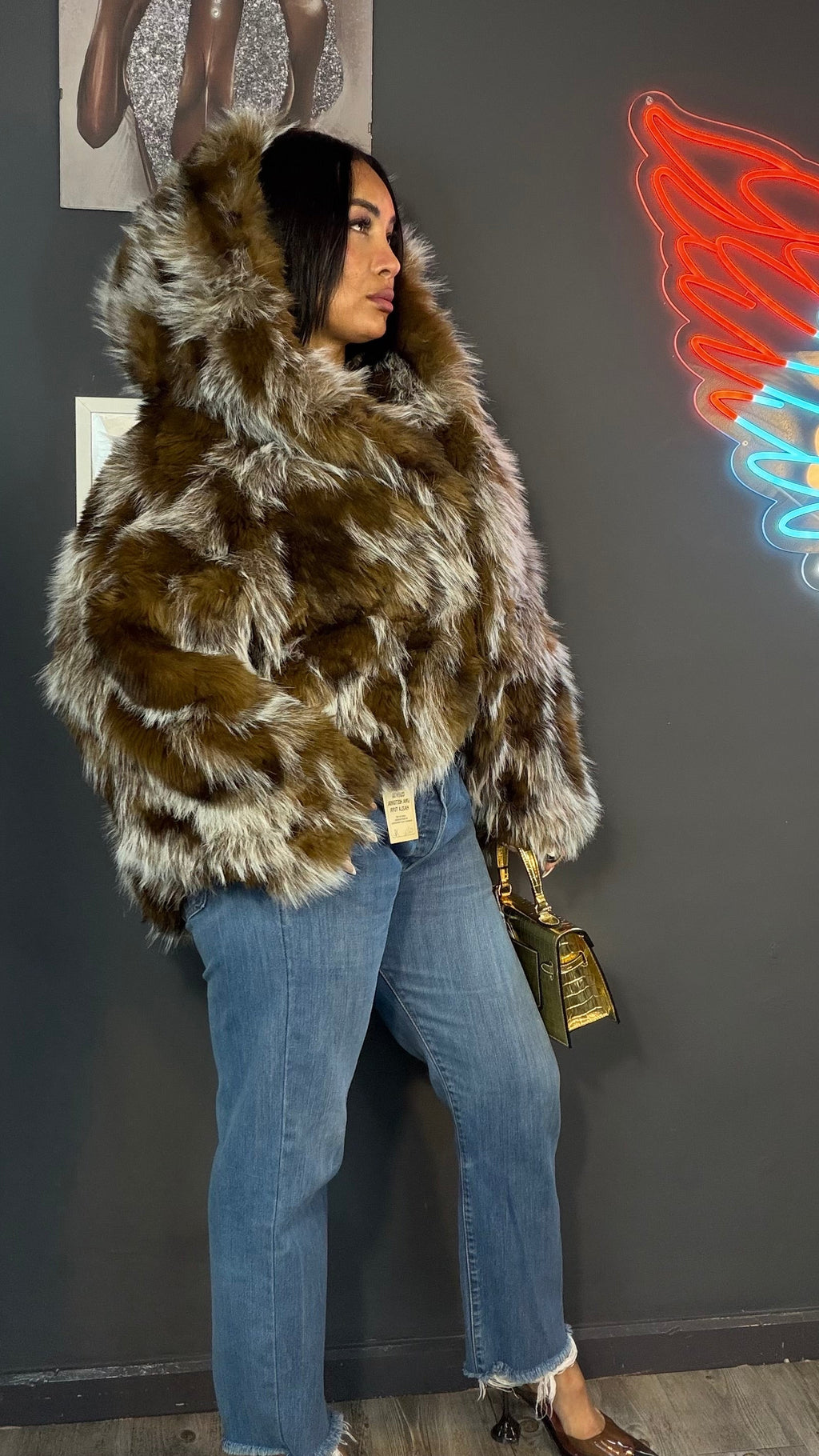 Abrigo “Loba Dorada”