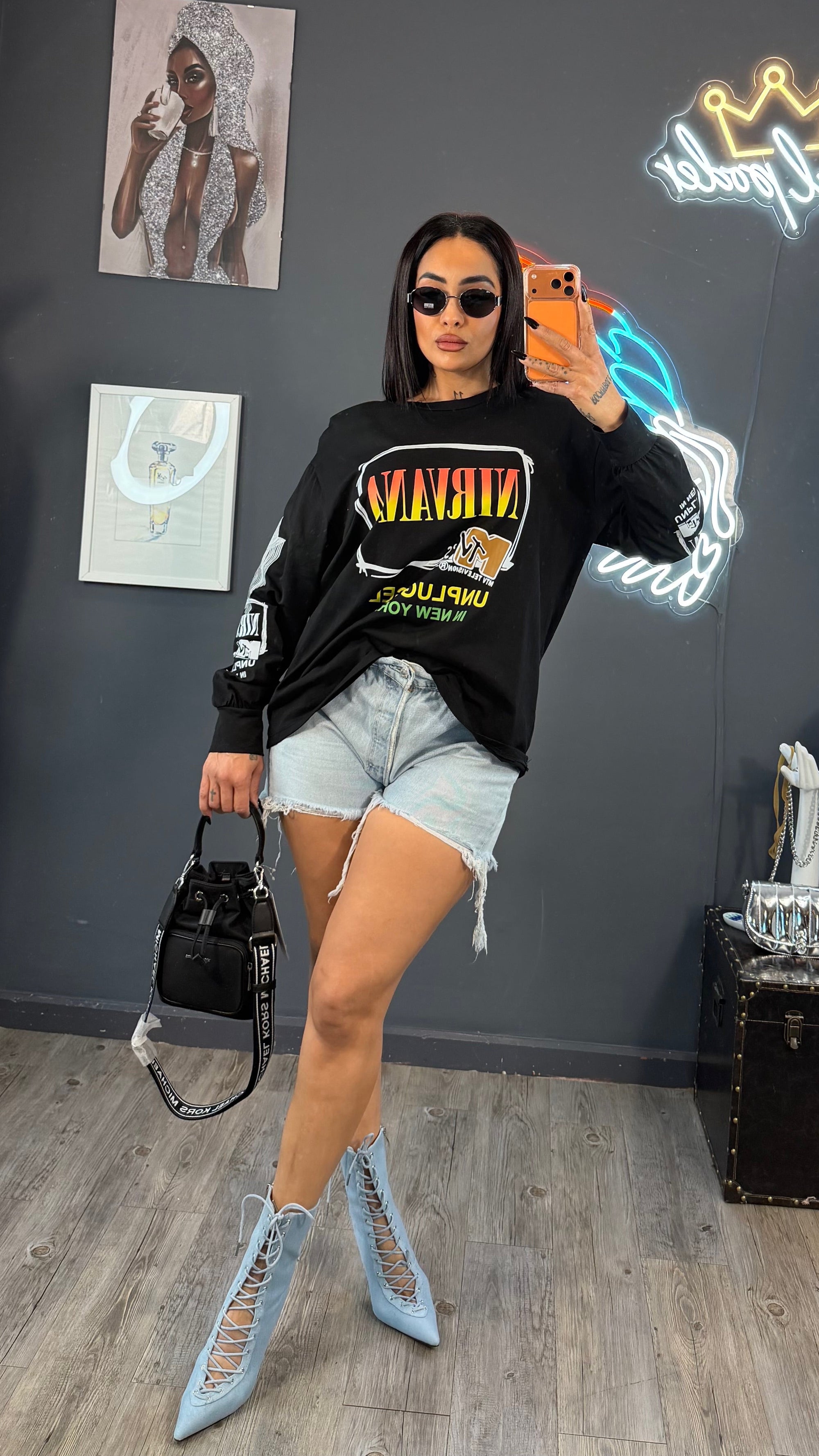 Camiseta NIRVANA OVER SIZE hombreras