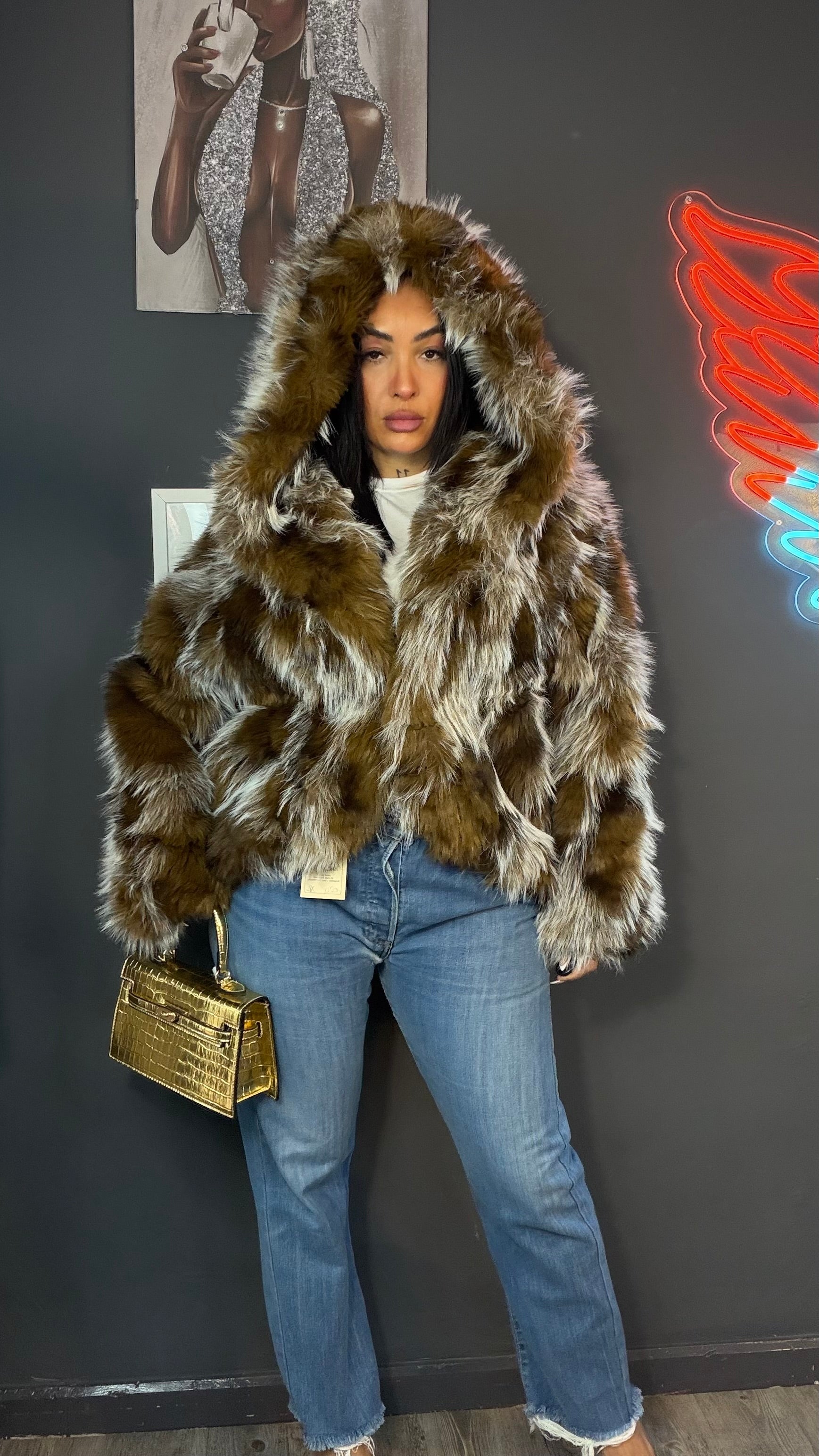 Abrigo “Loba Dorada”