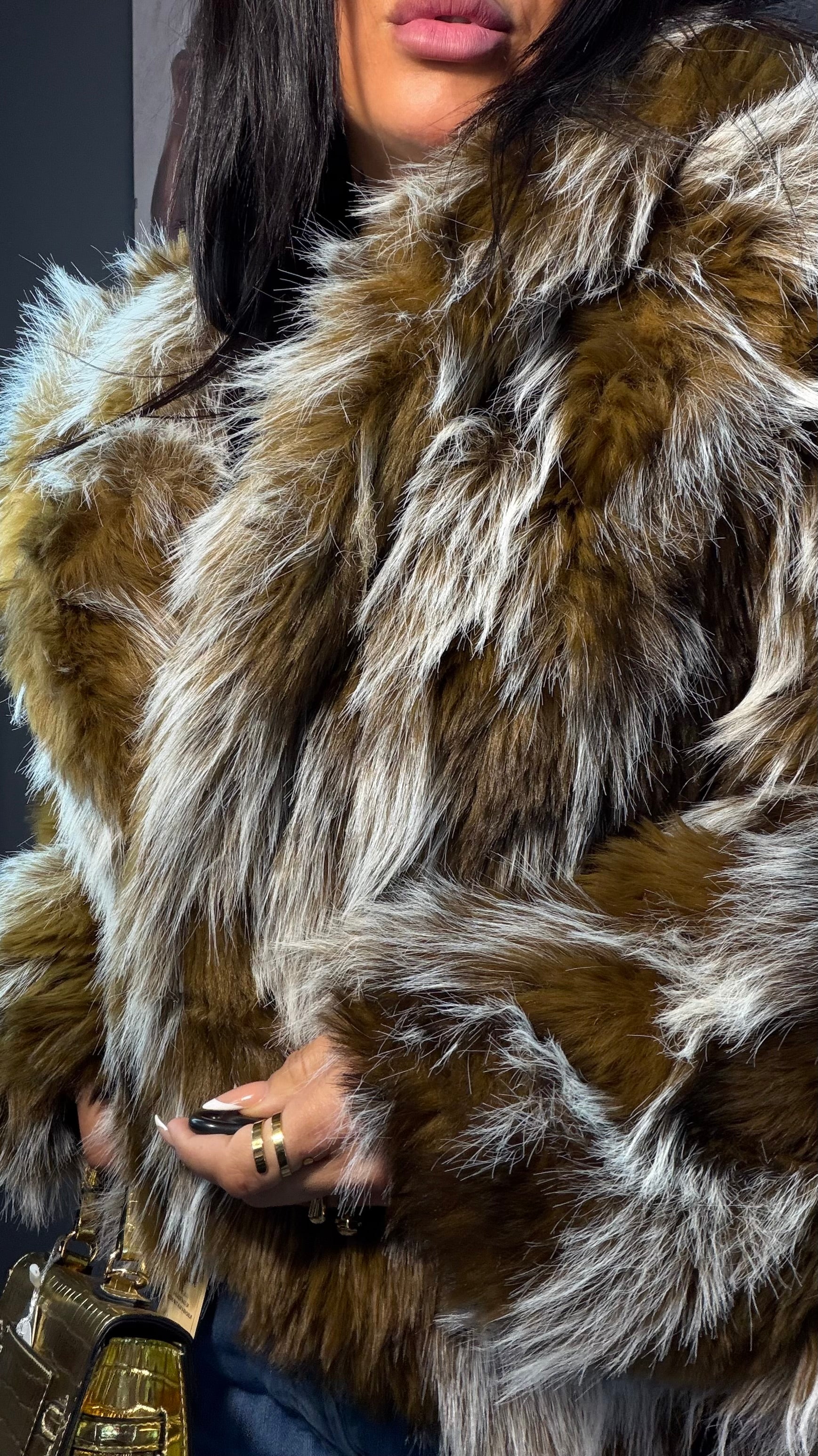 Abrigo “Loba Dorada”