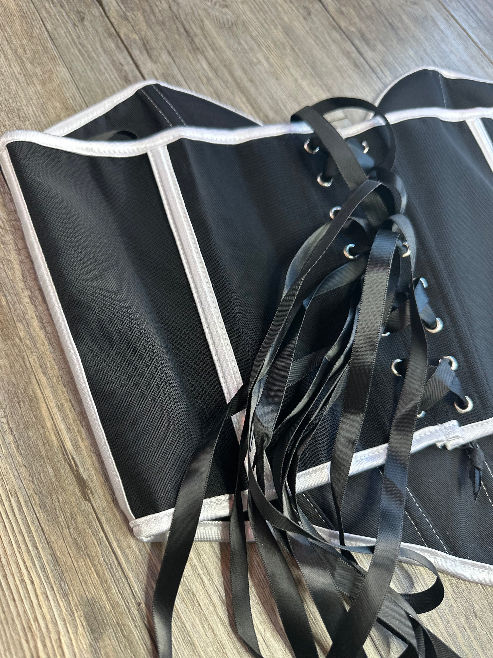 Corset ballenas por fuera