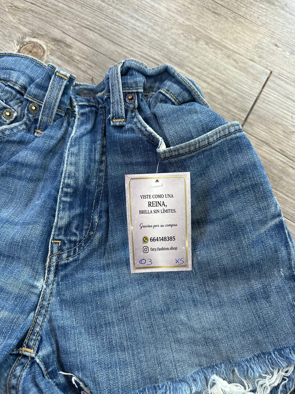 XS   03