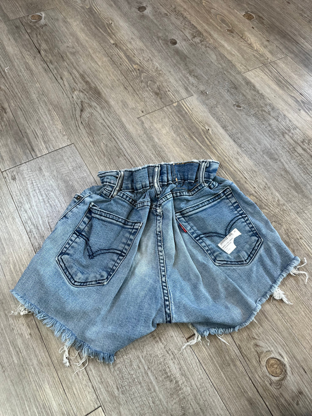 XS   037
