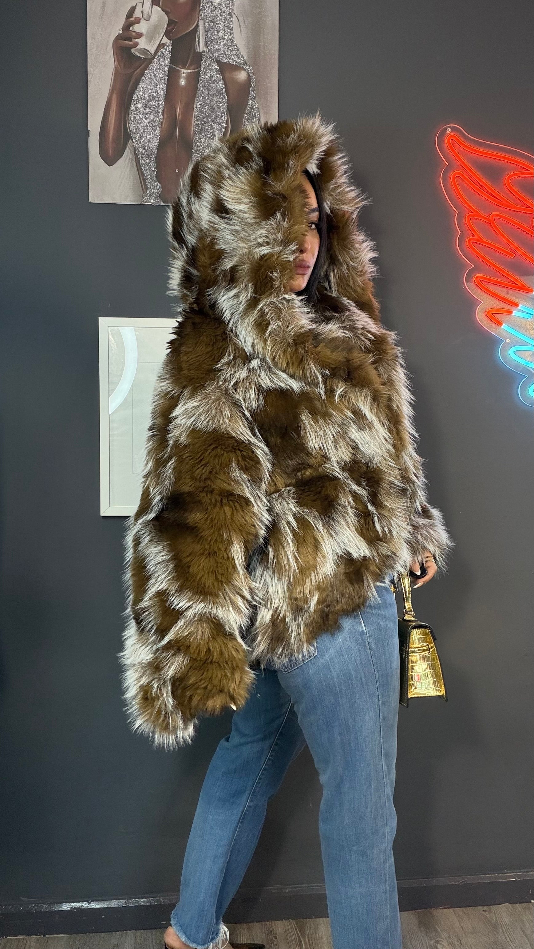 Abrigo “Loba Dorada”