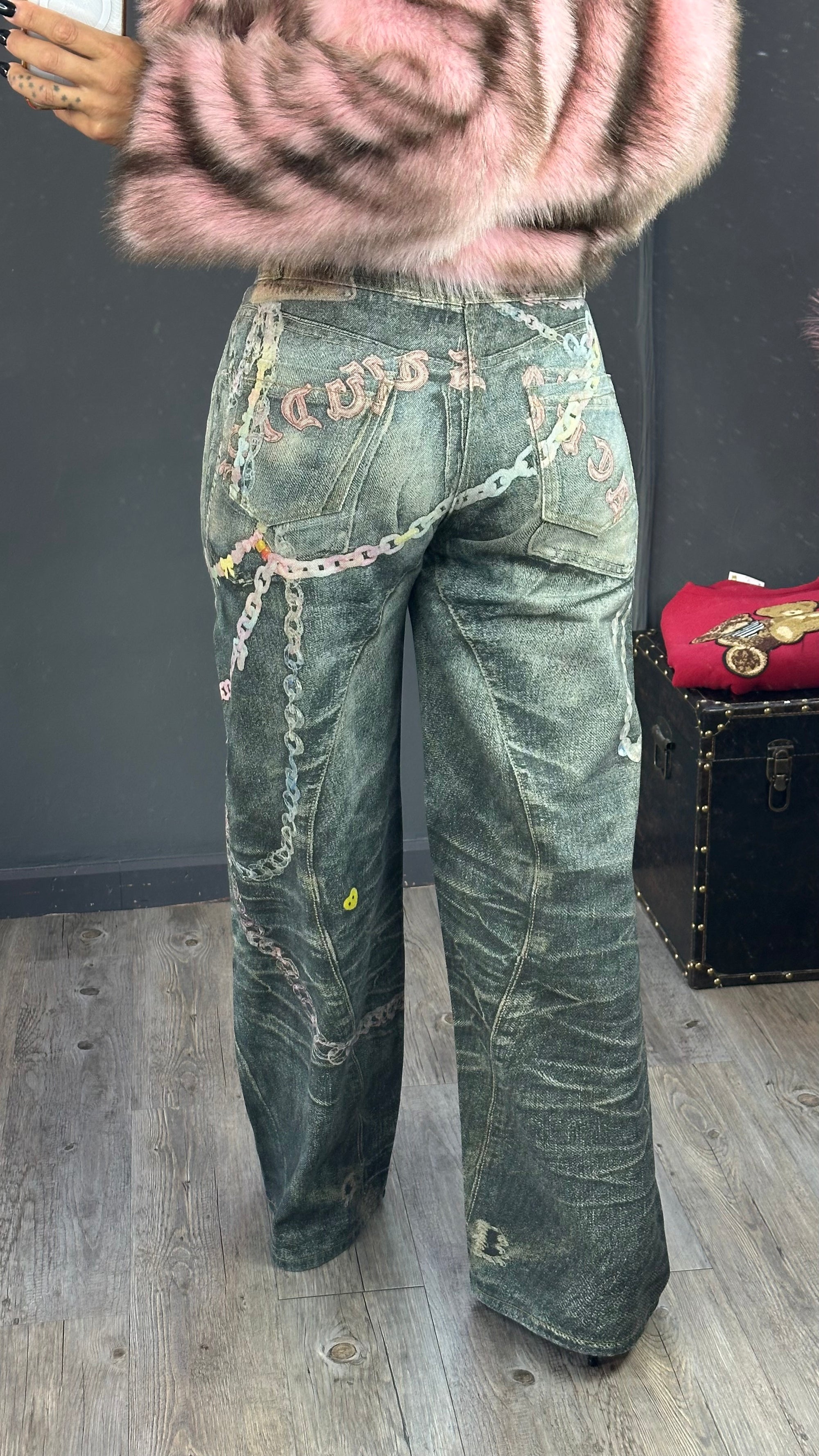 Jeans efecto desgastado tipo Y2K