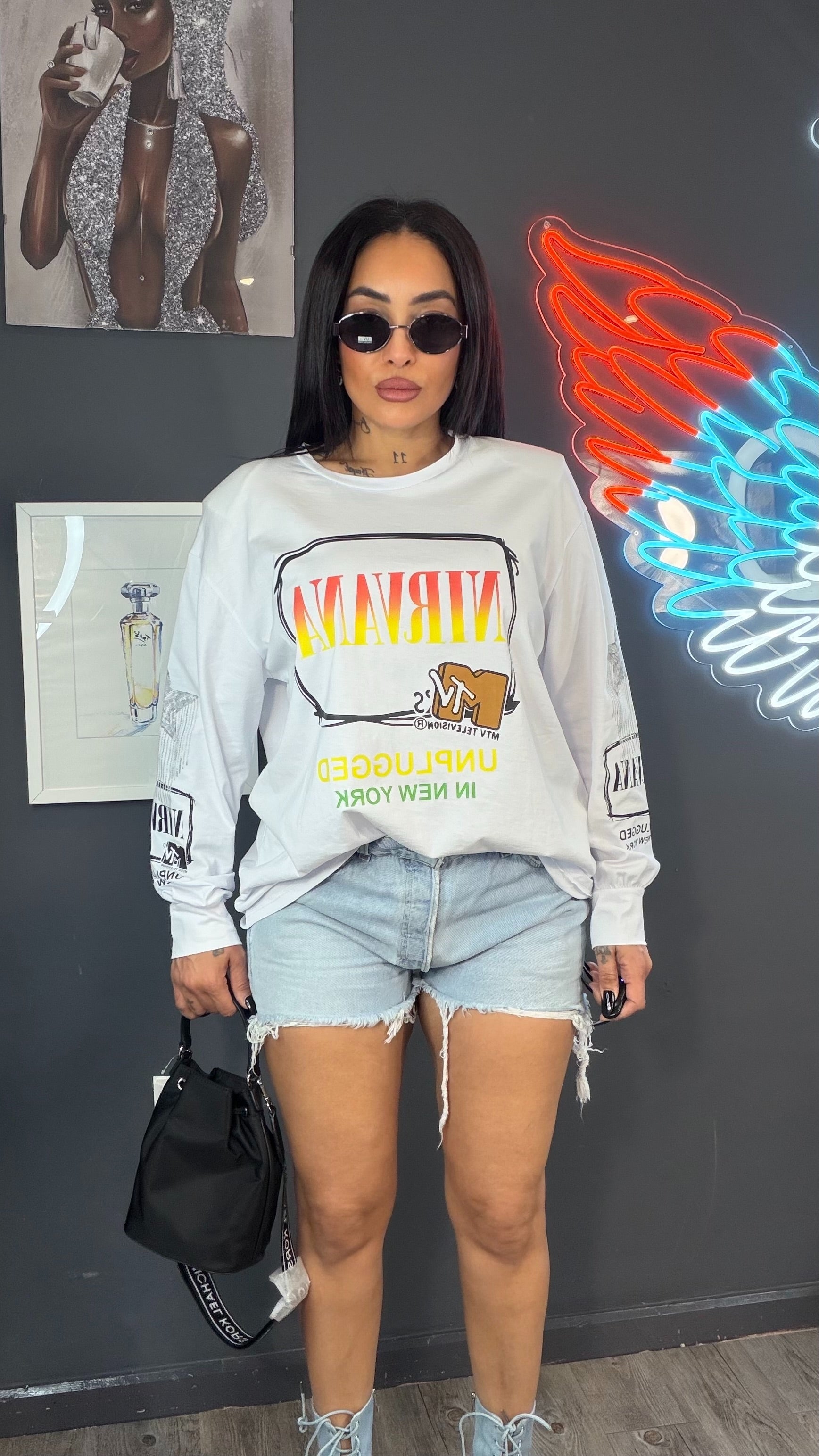 Camiseta NIRVANA OVER SIZE hombreras