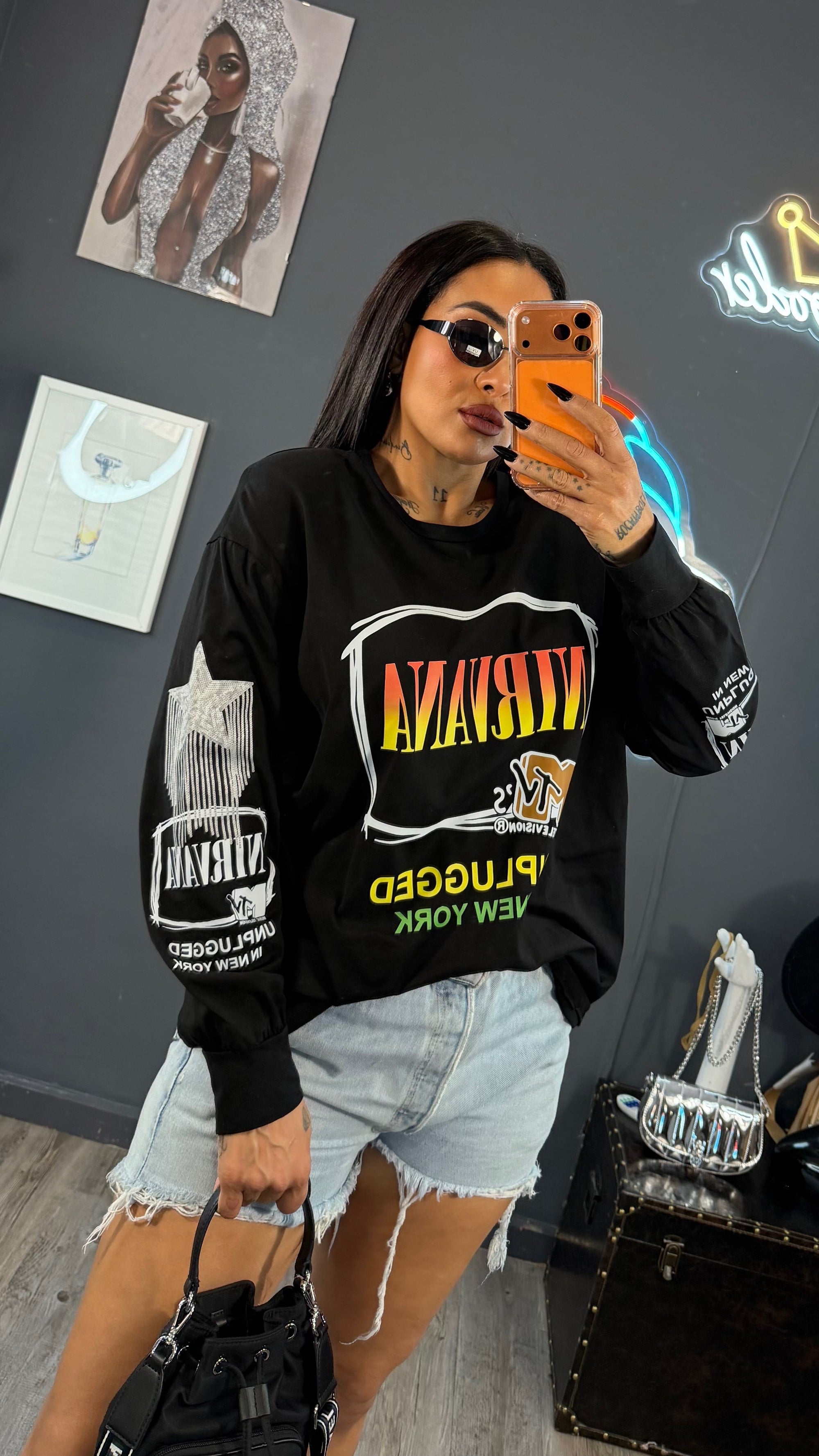 Camiseta NIRVANA OVER SIZE hombreras