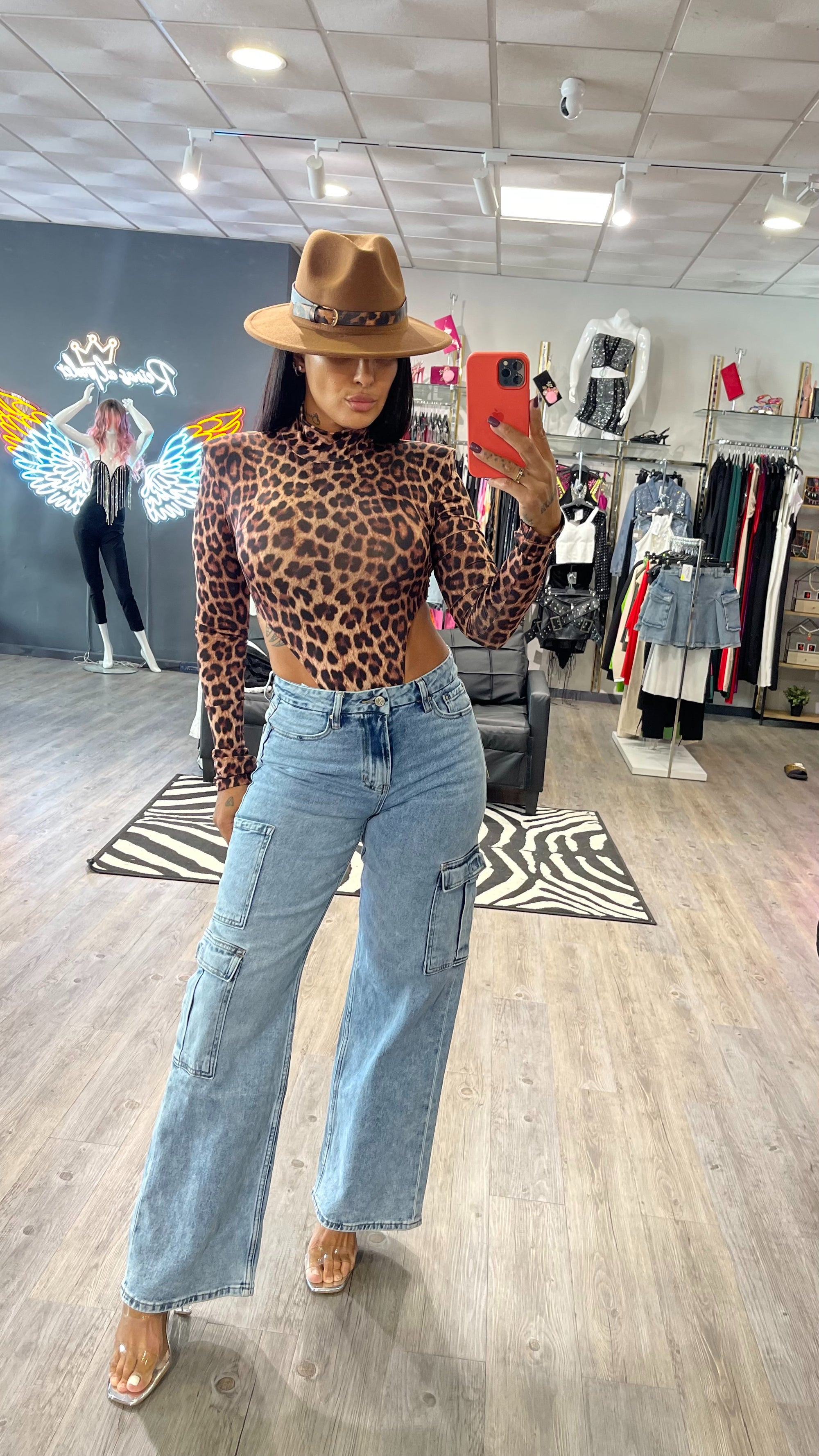 Body crop animal print