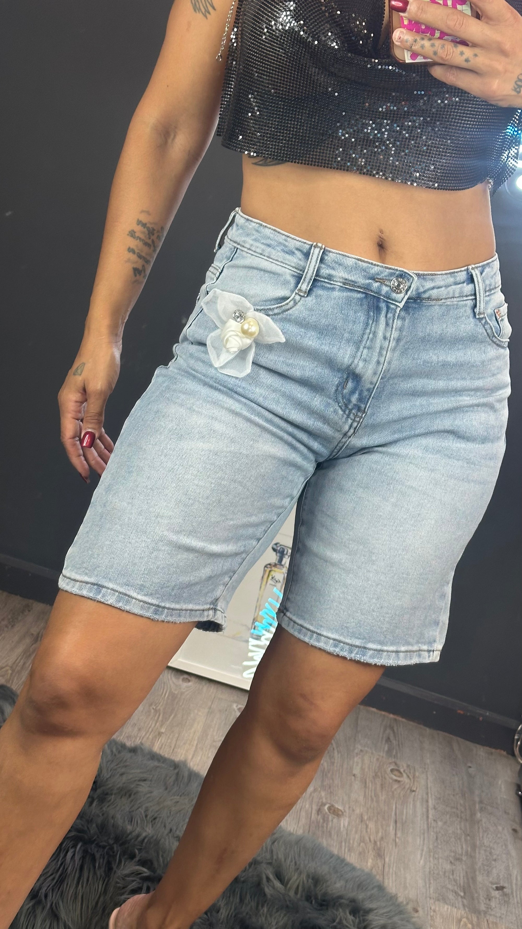 Shorts largos broche