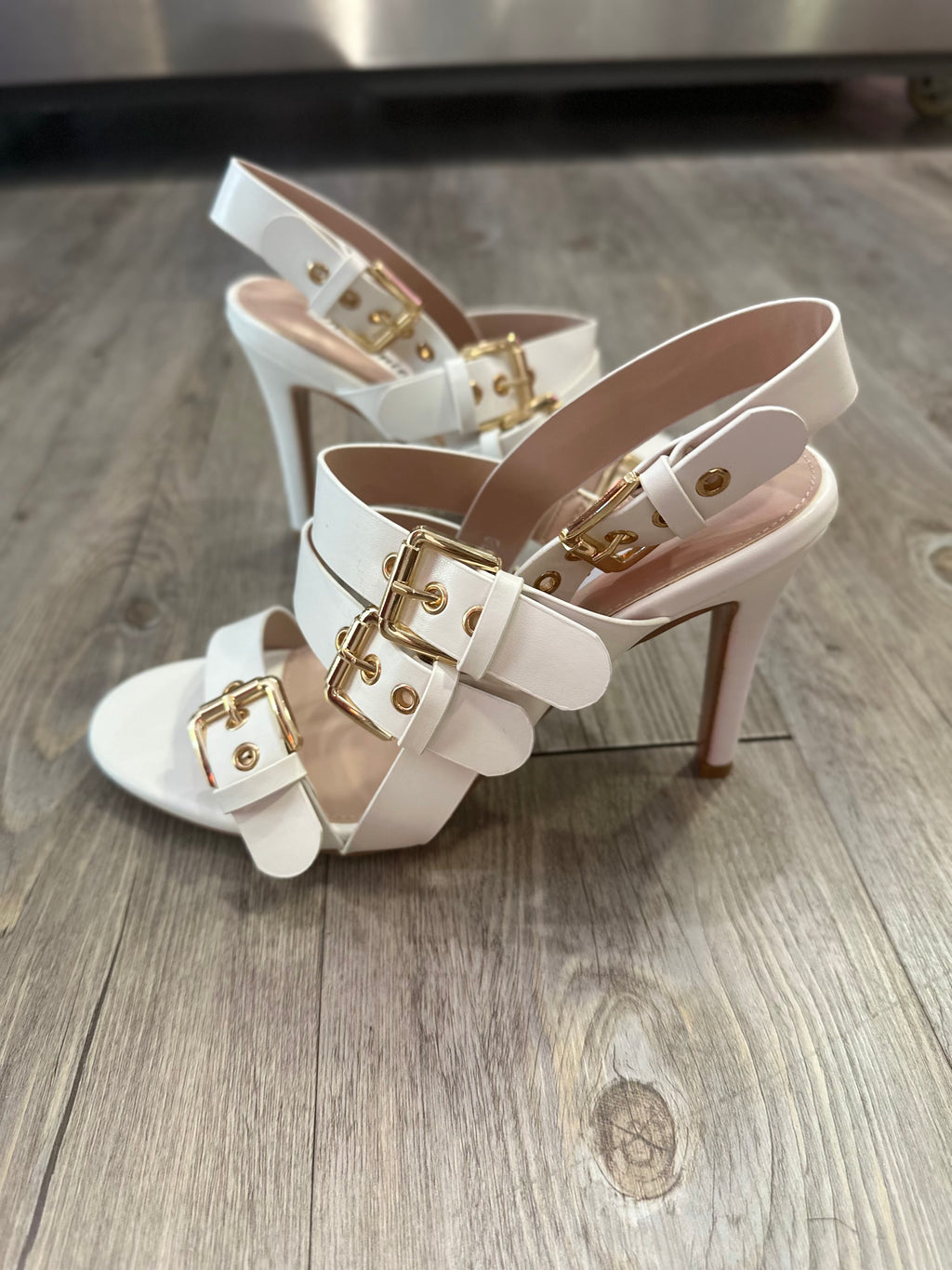 Sandalias hebillas doradas Maxi
