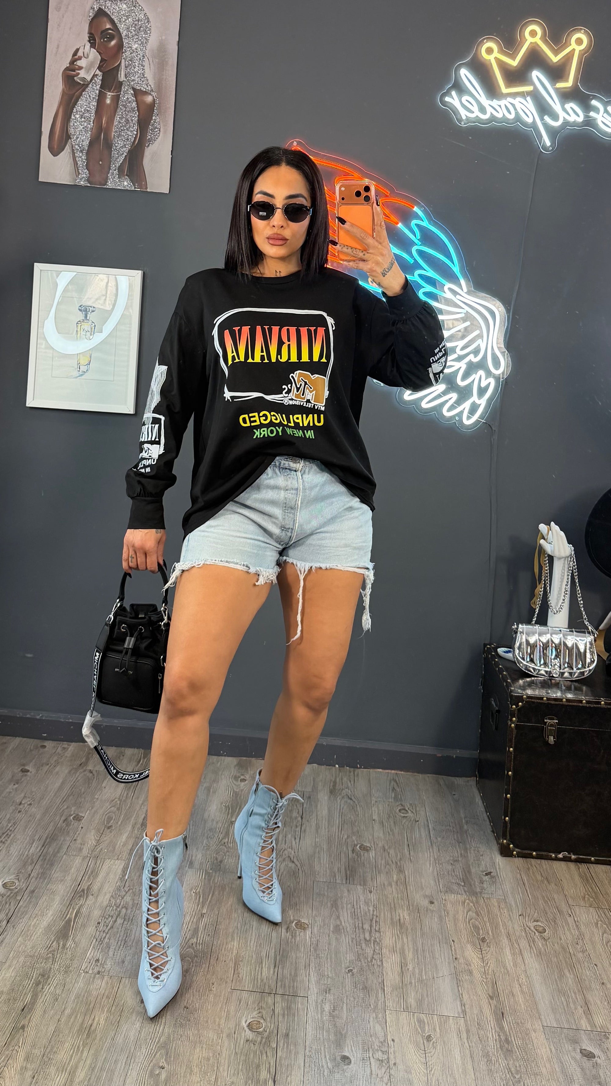 Camiseta NIRVANA OVER SIZE hombreras